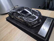 Load image into Gallery viewer, Bugatti Chiron Pur Sport - Black Carbon - 1:18
