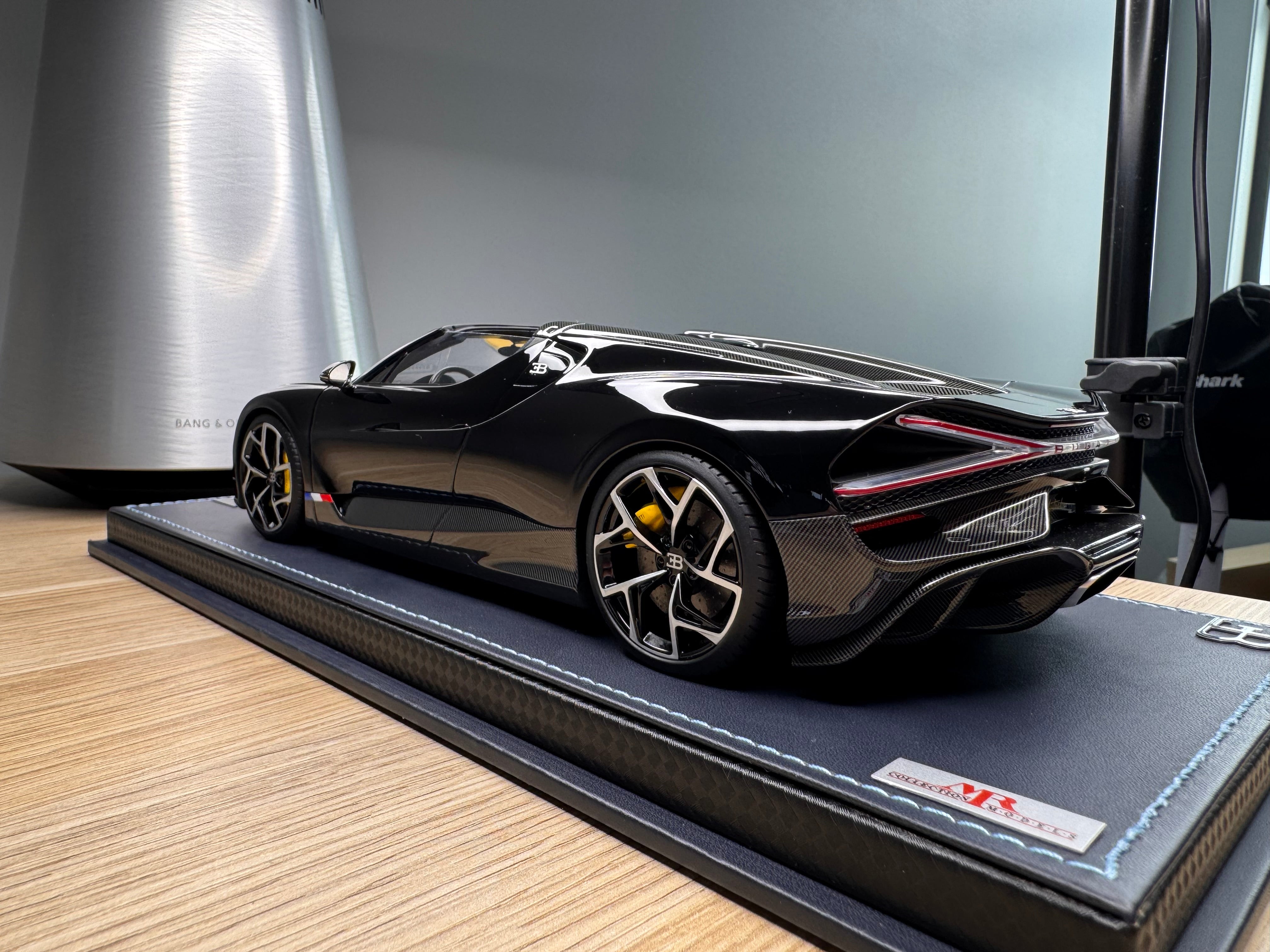 Bugatti Mistral - launch black - 1:18