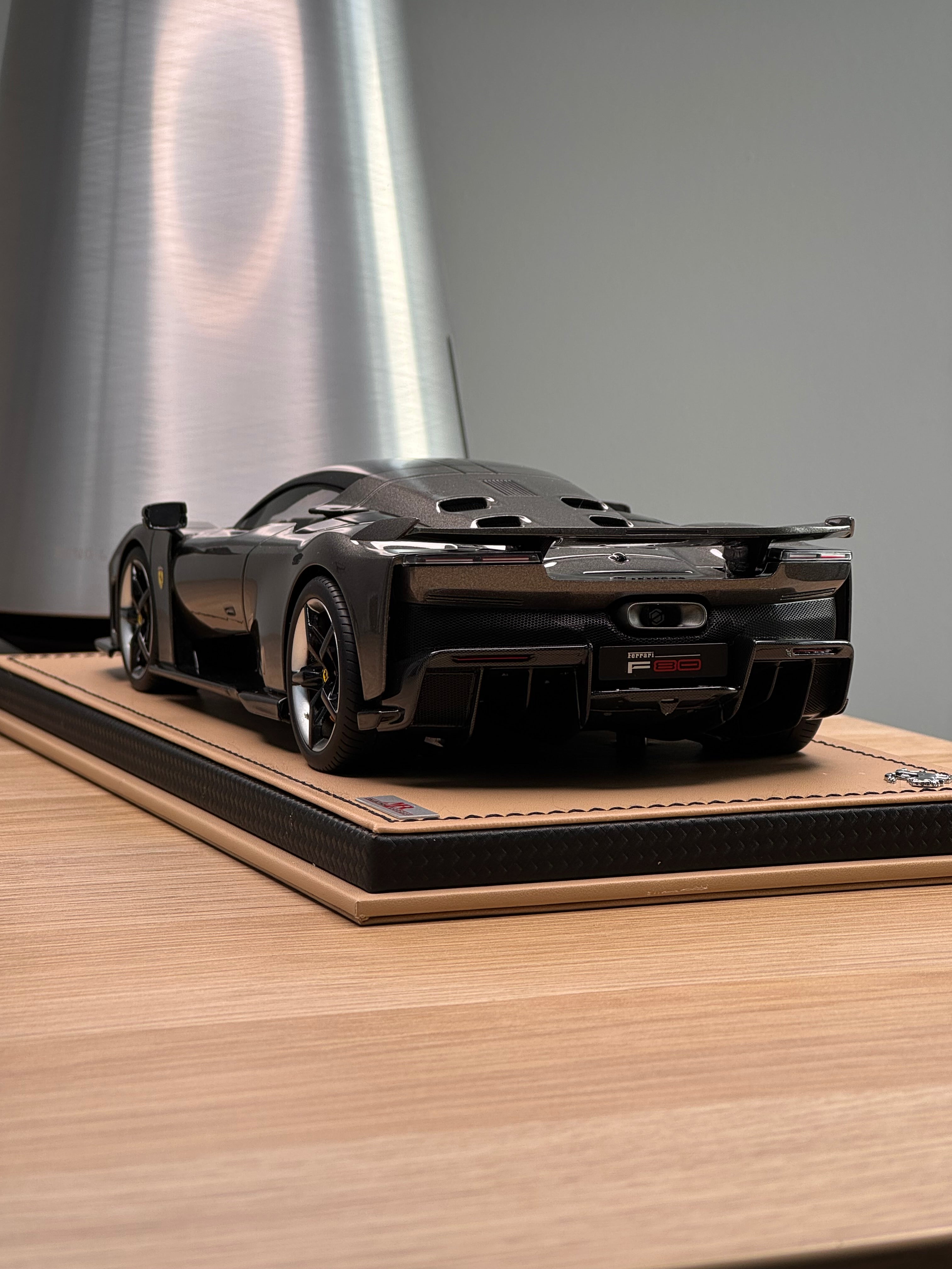 Ferrari F80 - Canna di Fucile LE49 - 1:18
