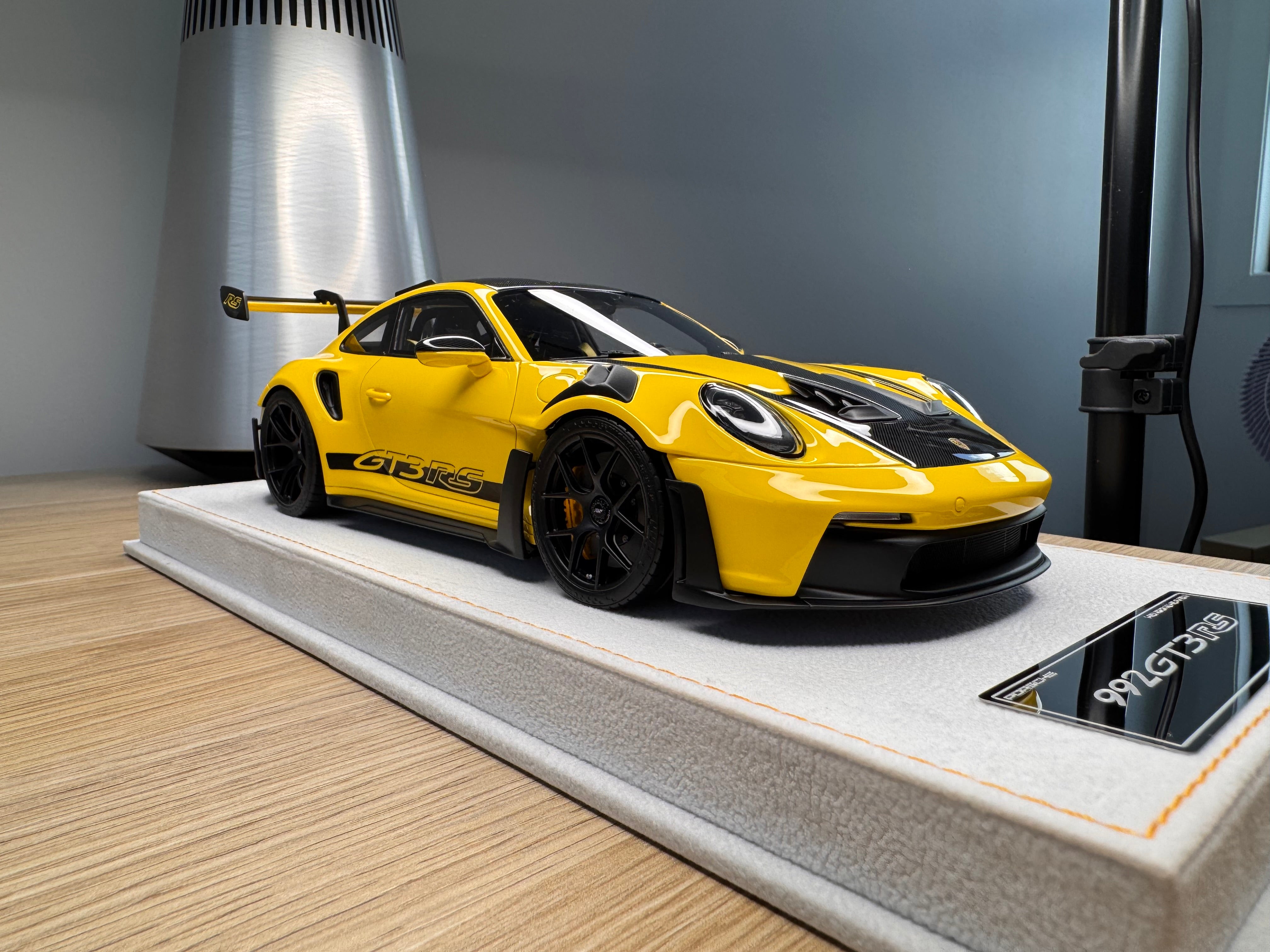 Porsche 911 992 GT3RS - Speed Yellow - 1:18