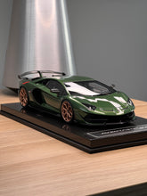 Load image into Gallery viewer, Lamborghini Aventador SVJ - Verde Ermes - 1:18
