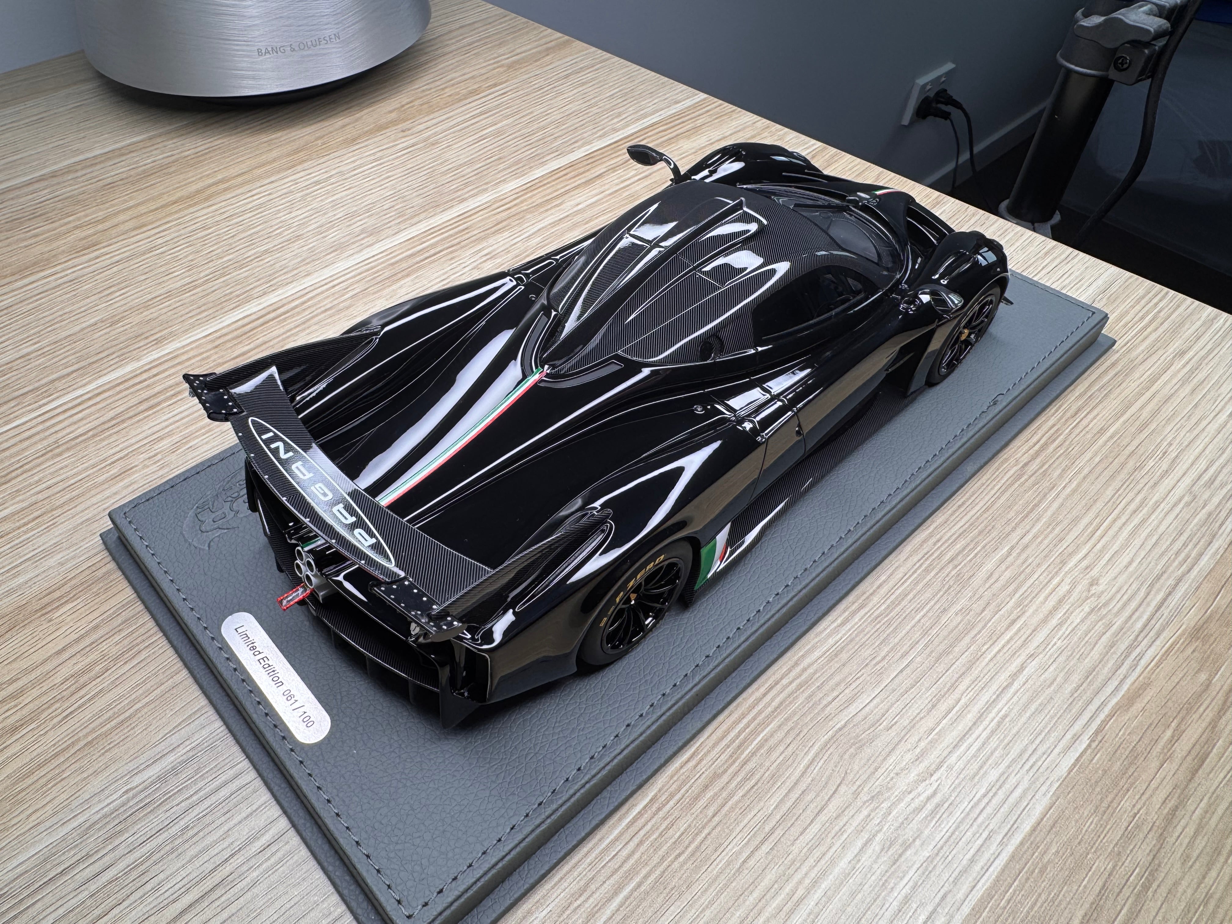 Pagani Huayra R - Gloss Black - 1:18