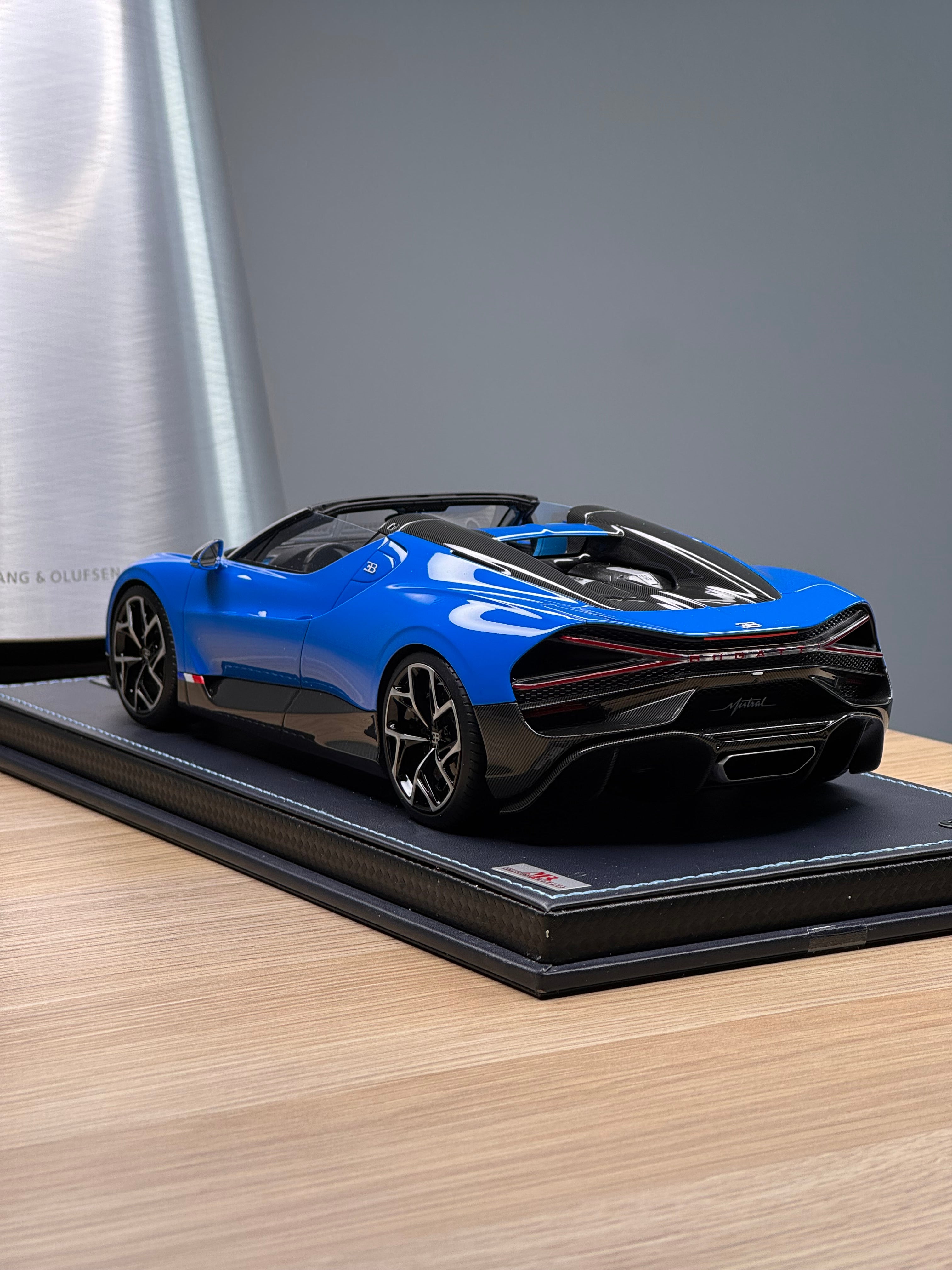Bugatti Mistral - blue - 1:18
