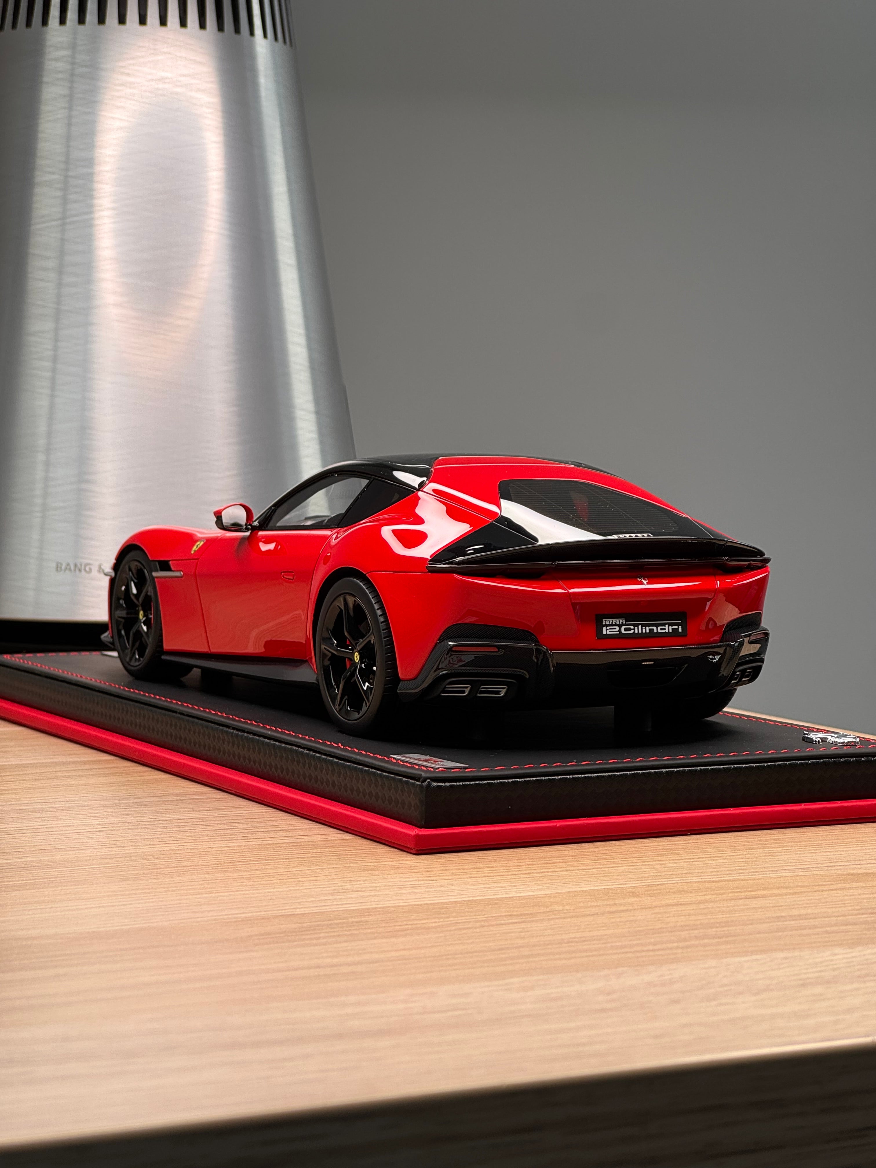 Ferrari 12 Cilindri - Rosso Scuderia - 1:18