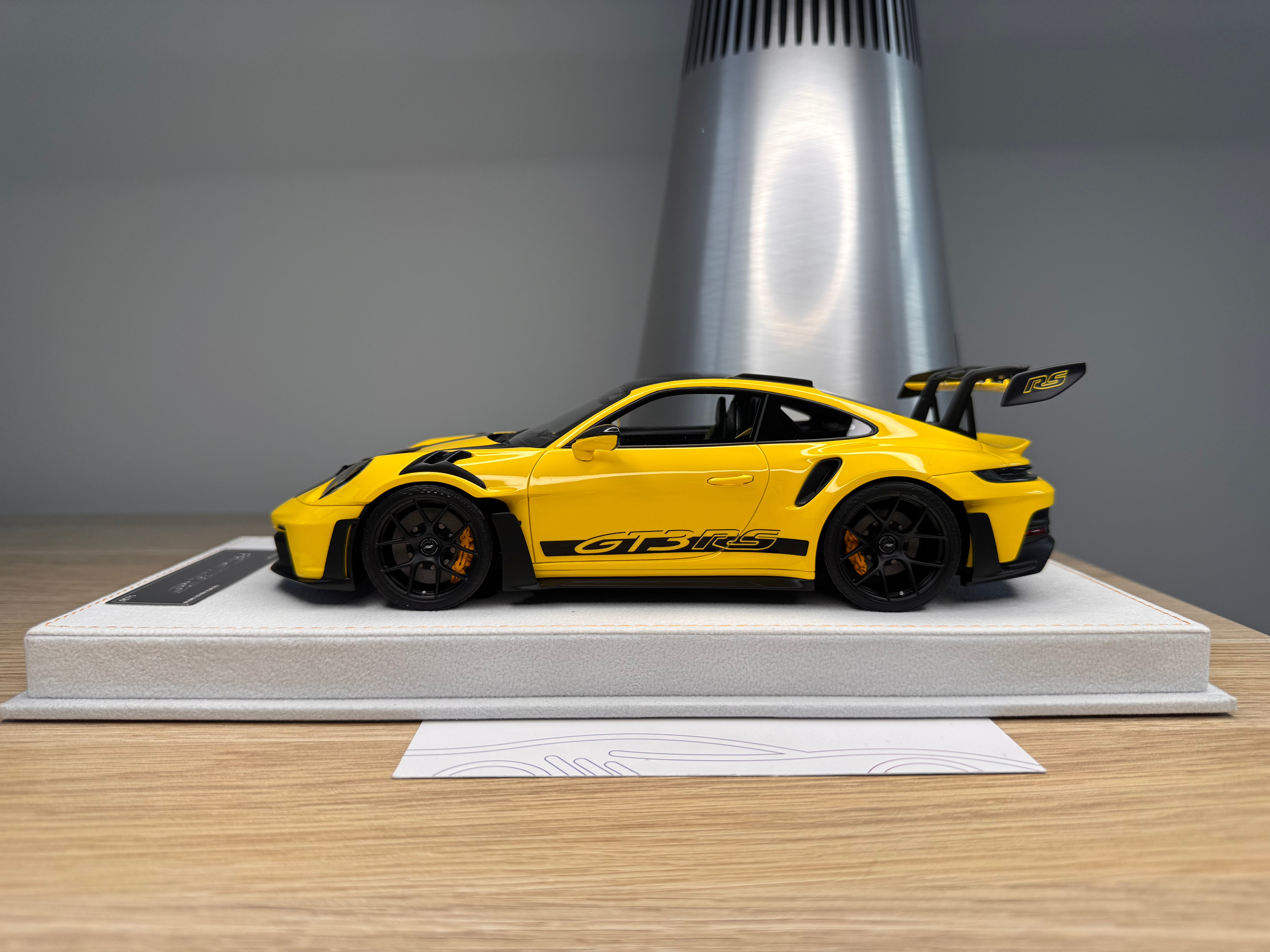 Porsche 911 992 GT3RS - Speed Yellow - 1:18