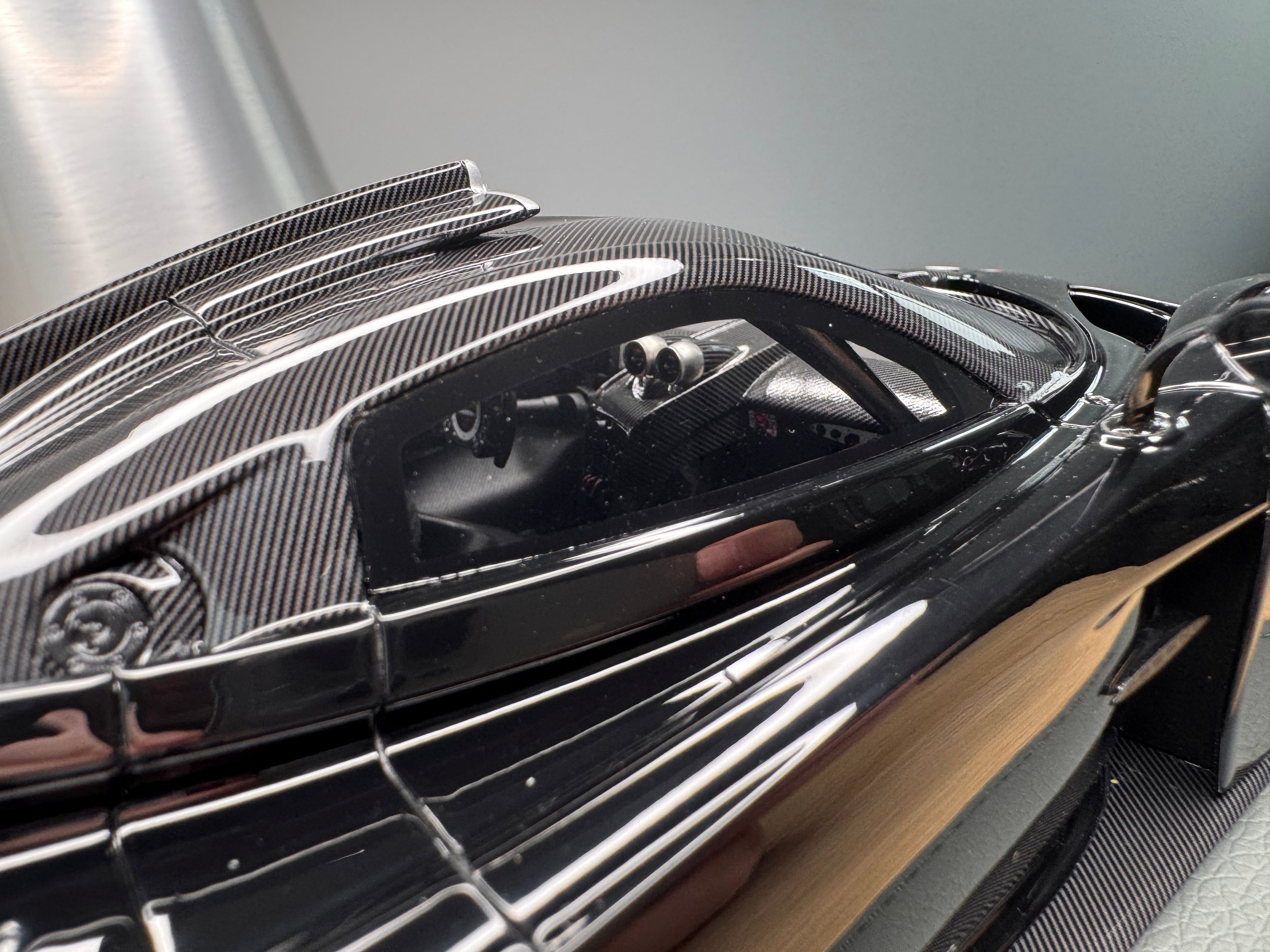 Pagani Huayra R - Gloss Black - 1:18