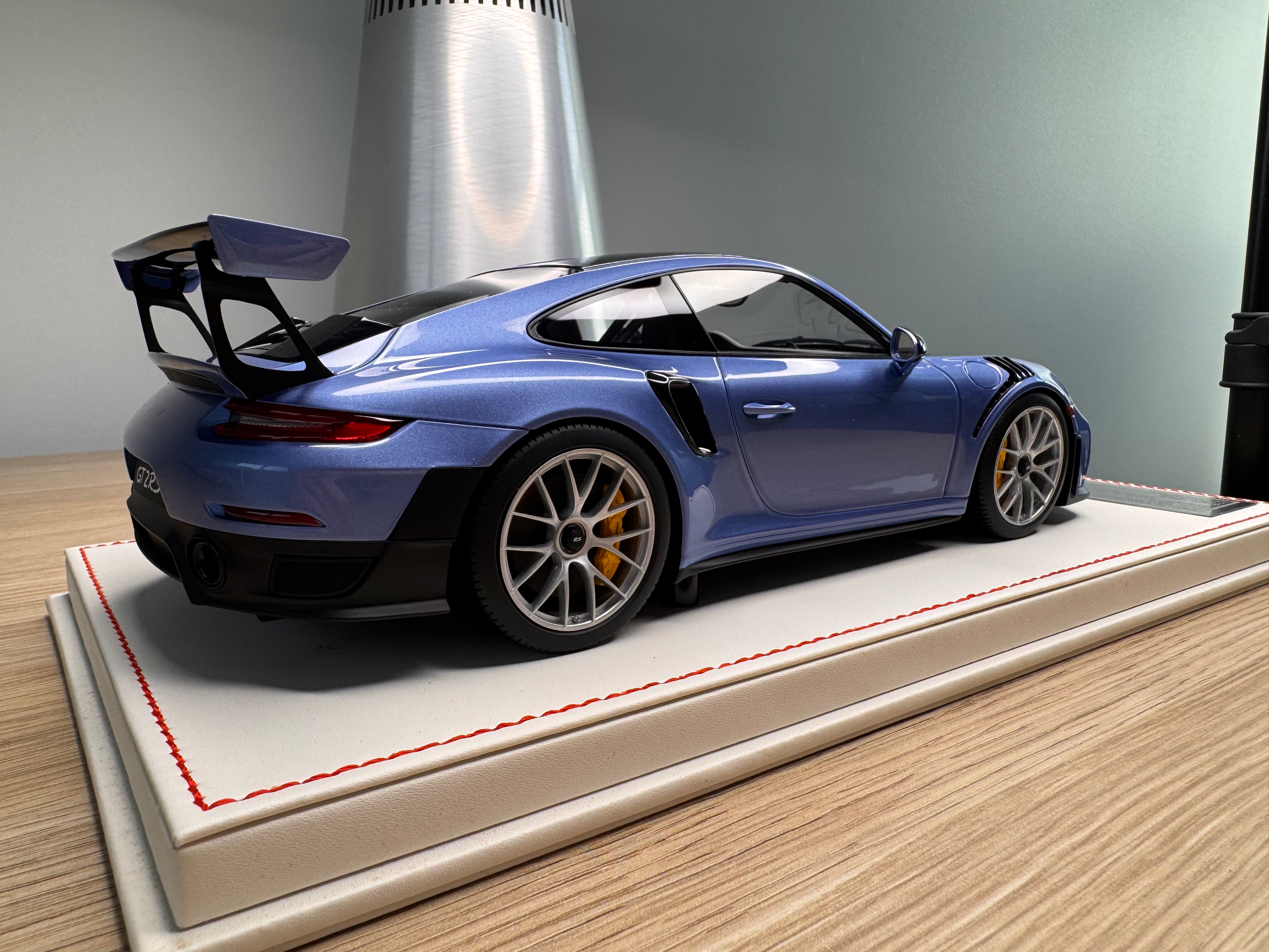 Porsche 911 GT2RS - PTS Gemini Metallic on white leather base - 1:18