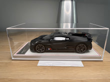 Load image into Gallery viewer, Bugatti Divo - black carbon (matte) - 1:18
