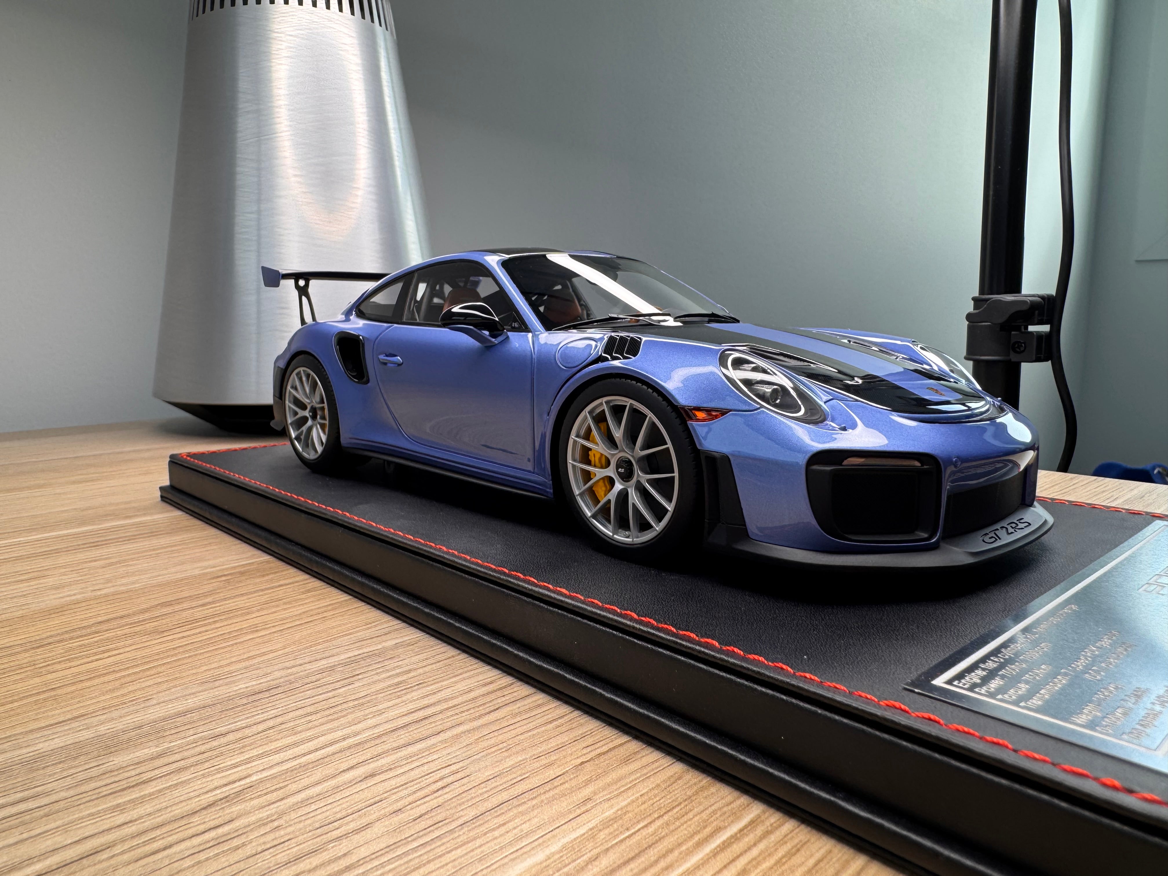 Porsche 911 GT2RS - PTS Gemini Metallic on black leather base - 1:18