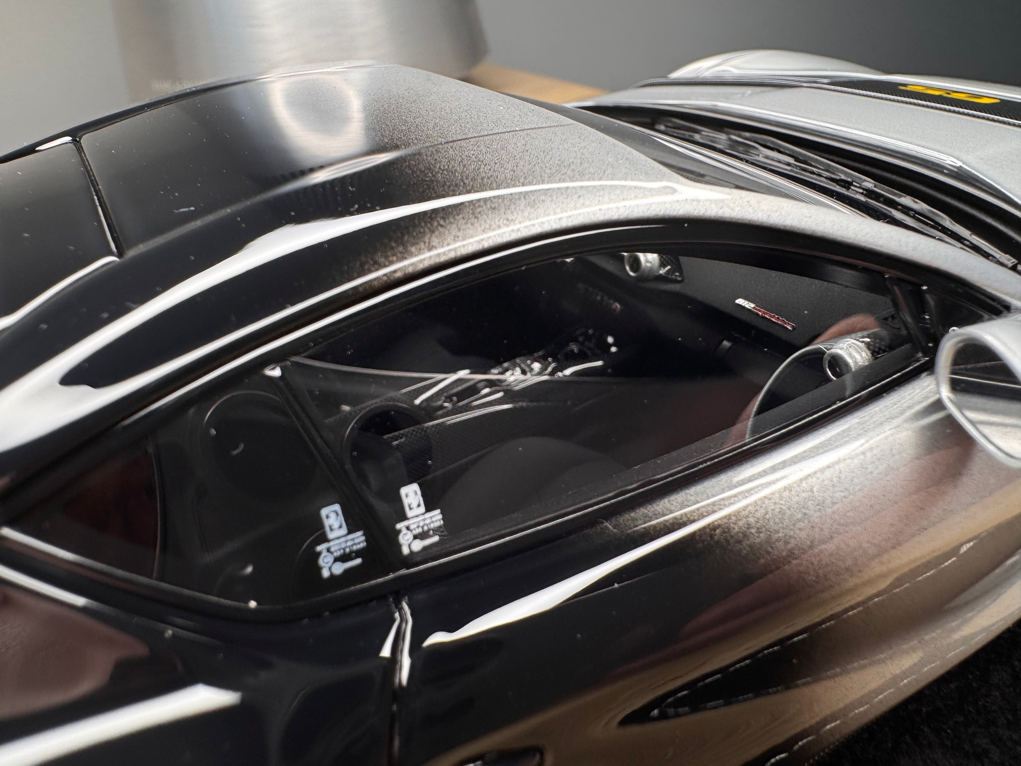 Ferrari 812 Competizione - Grigio Titanio & Nero Daytona - 1:18