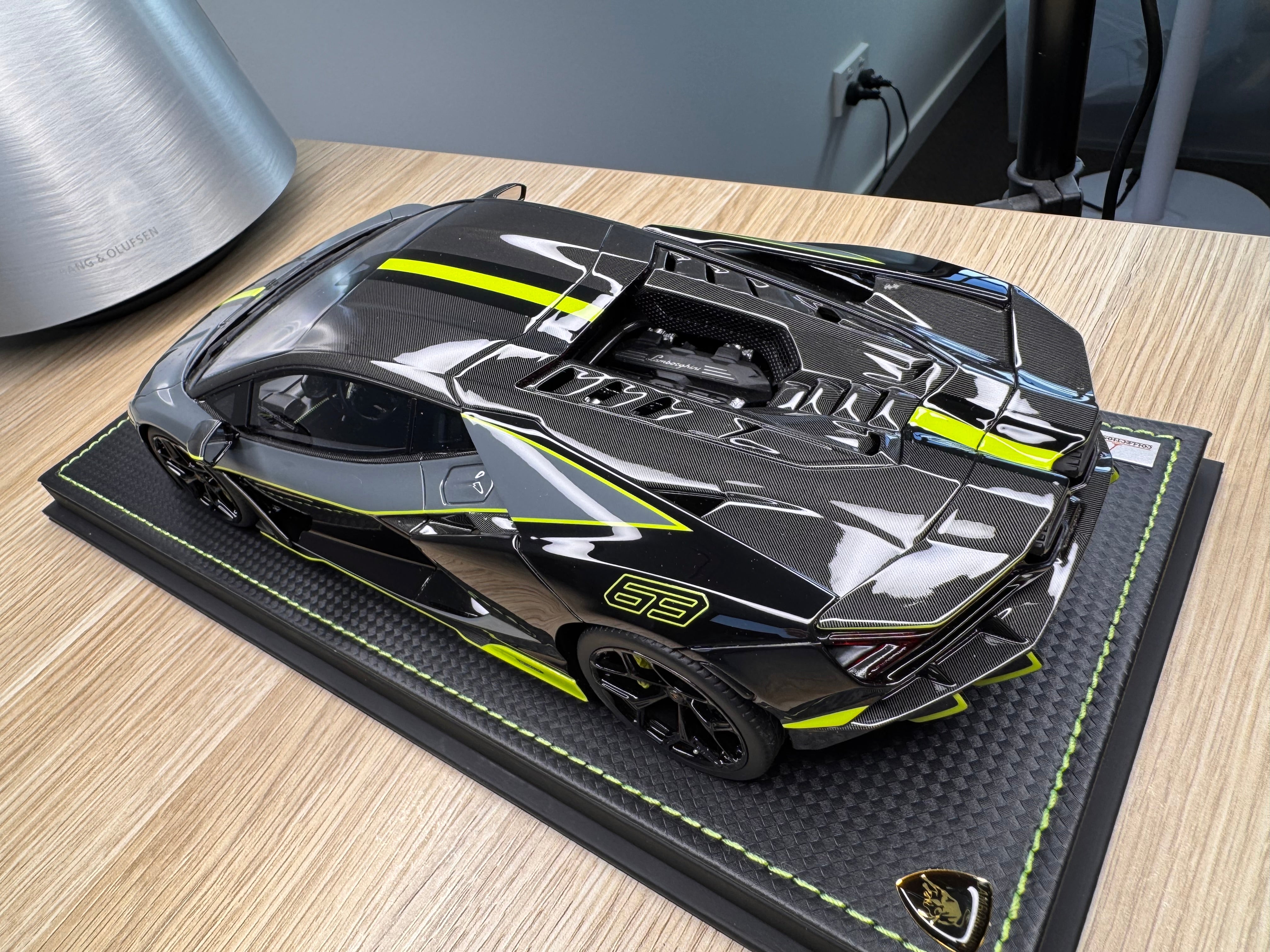 Lamborghini Revuelto - Grigio Telesto with Nero Noctis / Verde Scandal Livery - 1:18