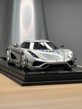 Load image into Gallery viewer, Koenigsegg Regera - Moon Silver with silver wheels - 1:18
