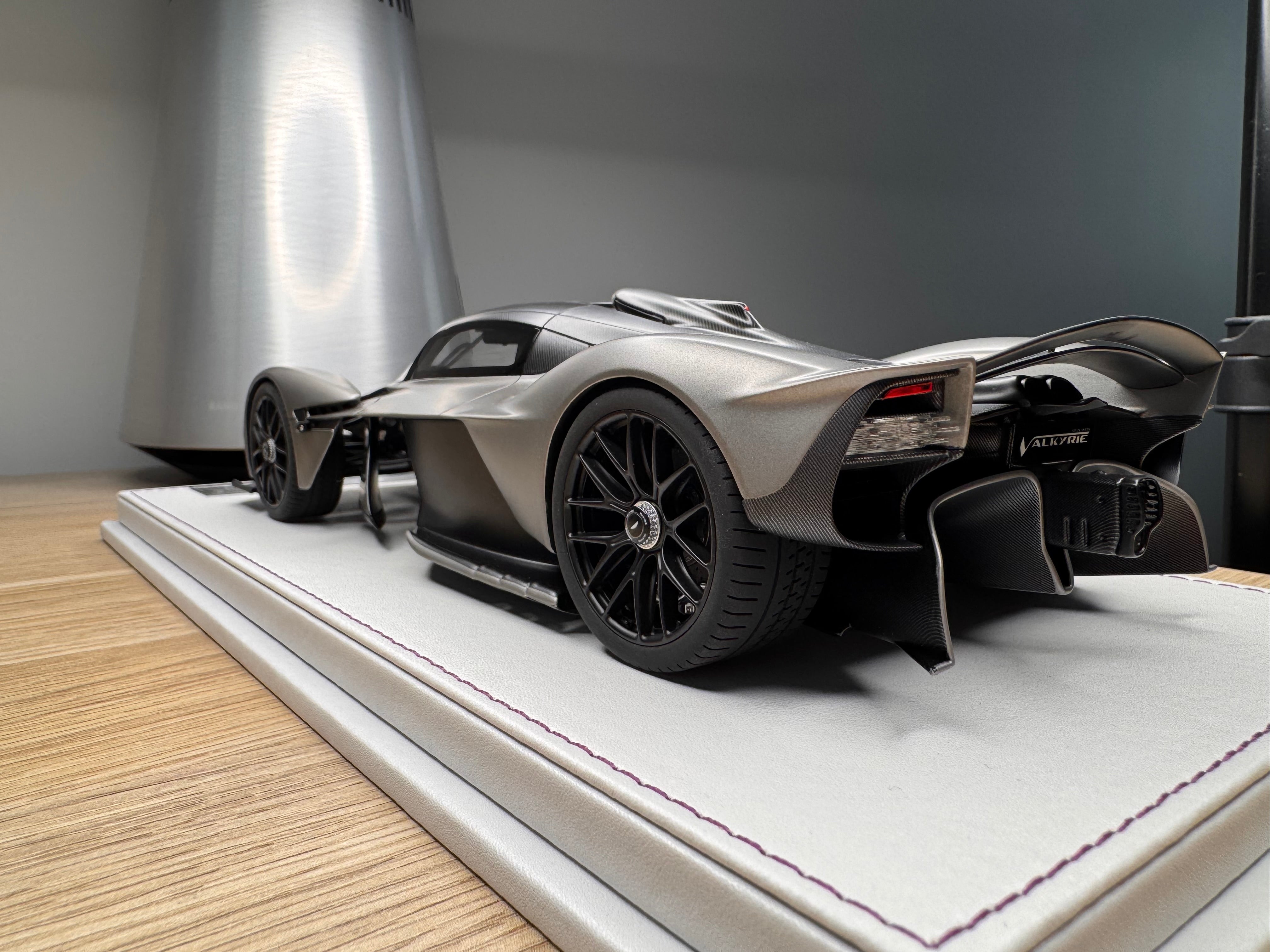 Aston Martin Valkyrie - Satin Scintilla Silver - 1:18