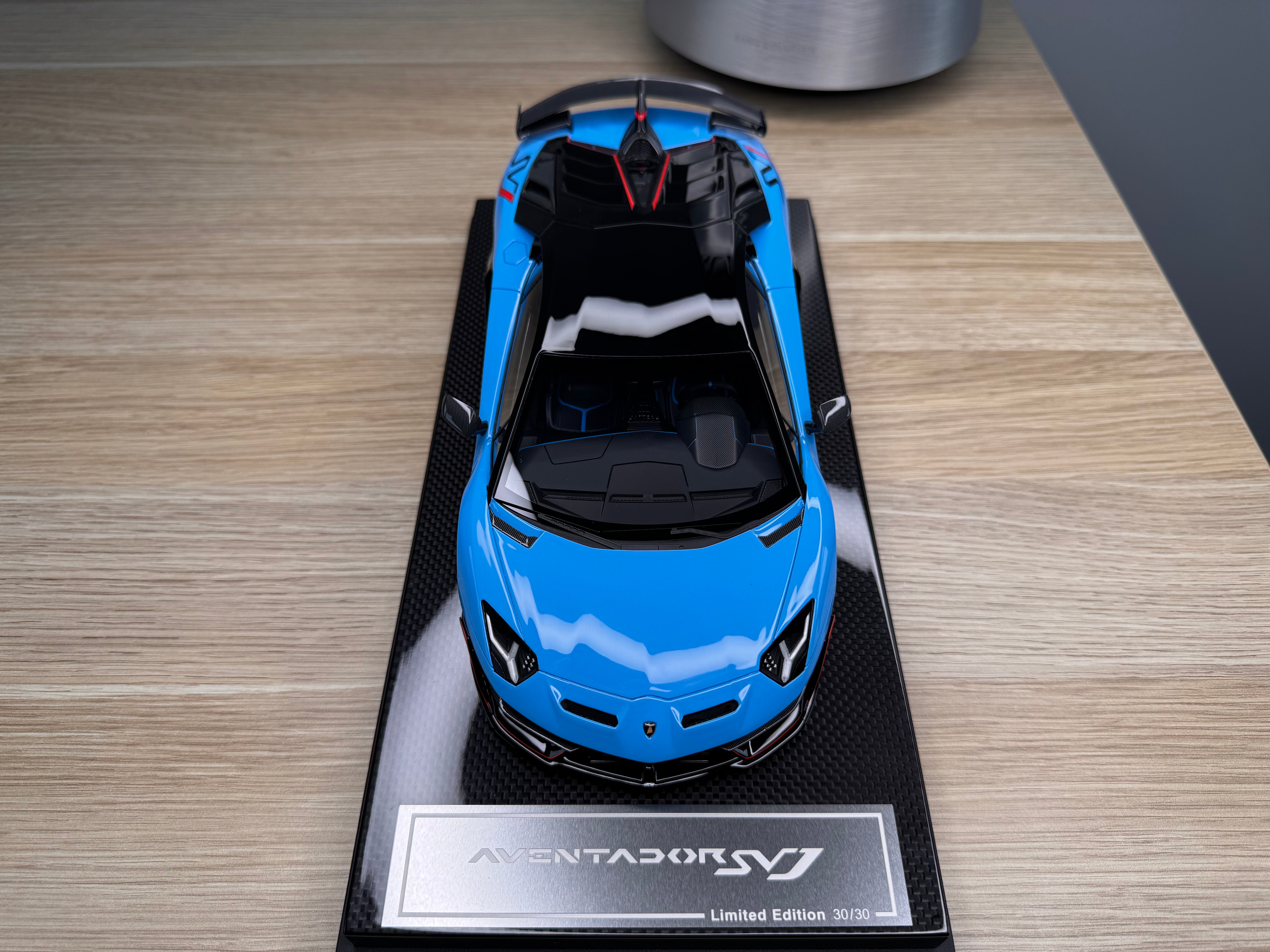 Lamborghini Aventador SVJ - Azzurro Flake / Red Stripe - 1:18