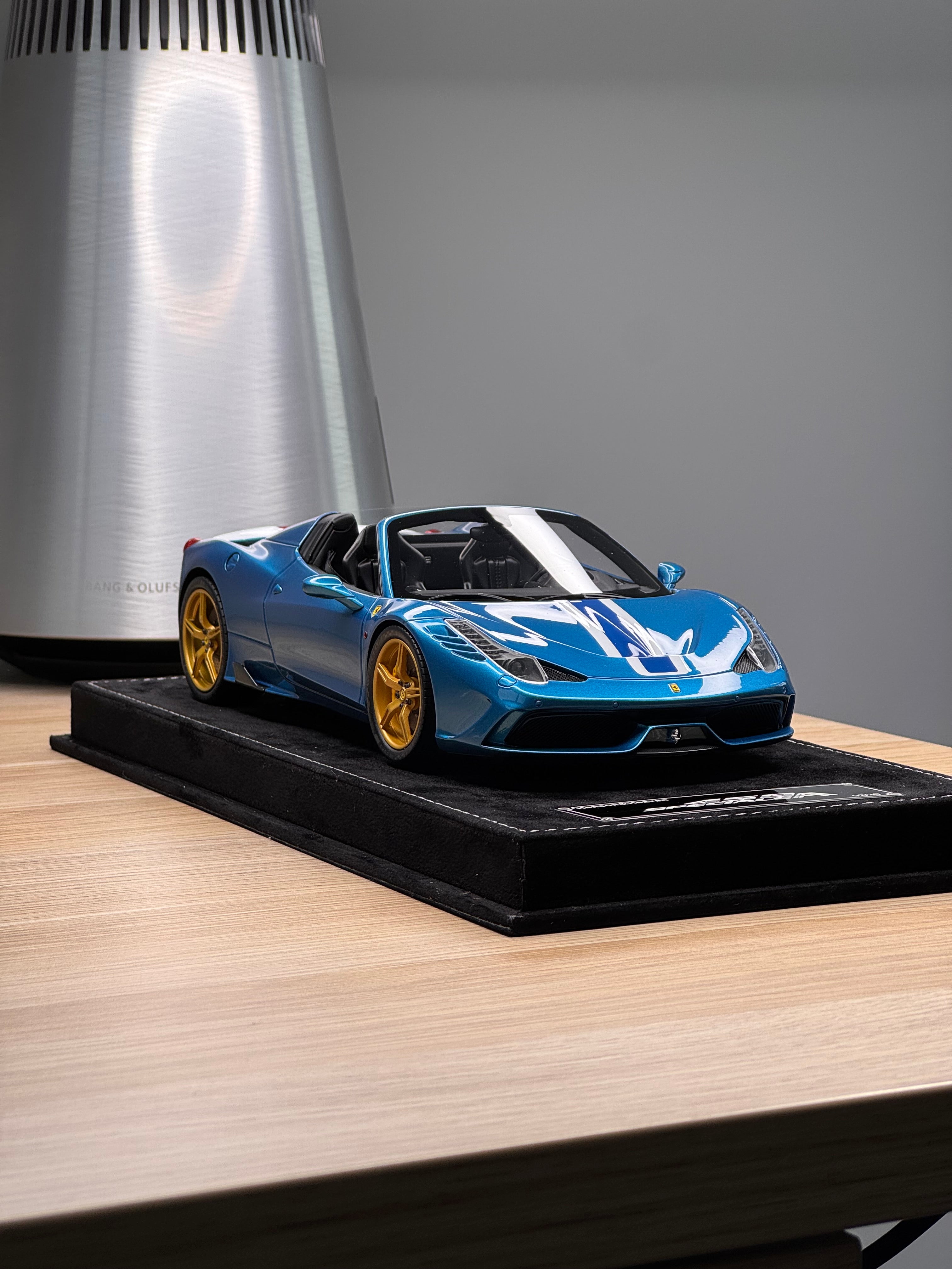 Ferrari 458 Speciale Aperta - Artemis Green / Blue - 1:18