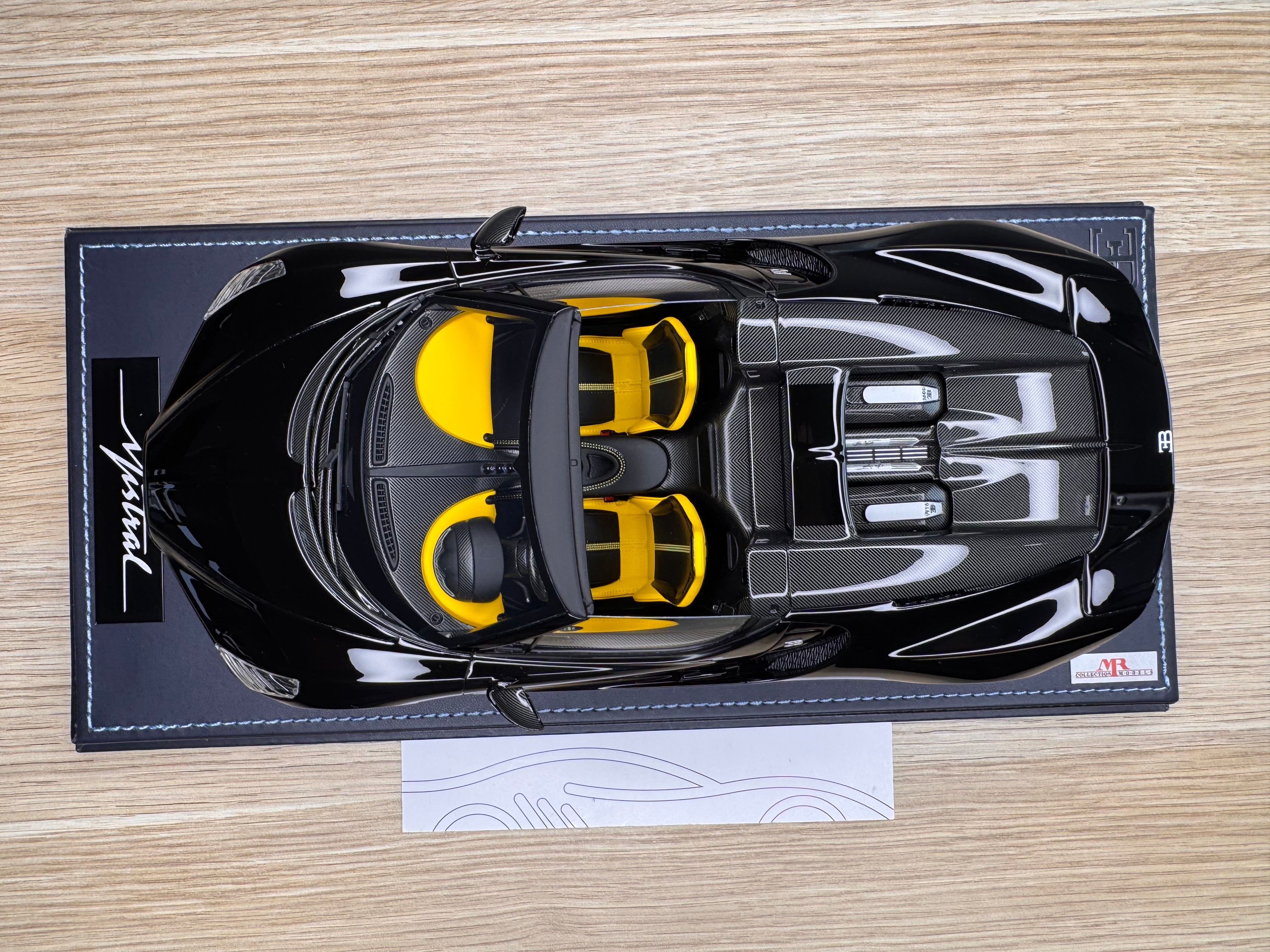 Bugatti Mistral - launch black - 1:18