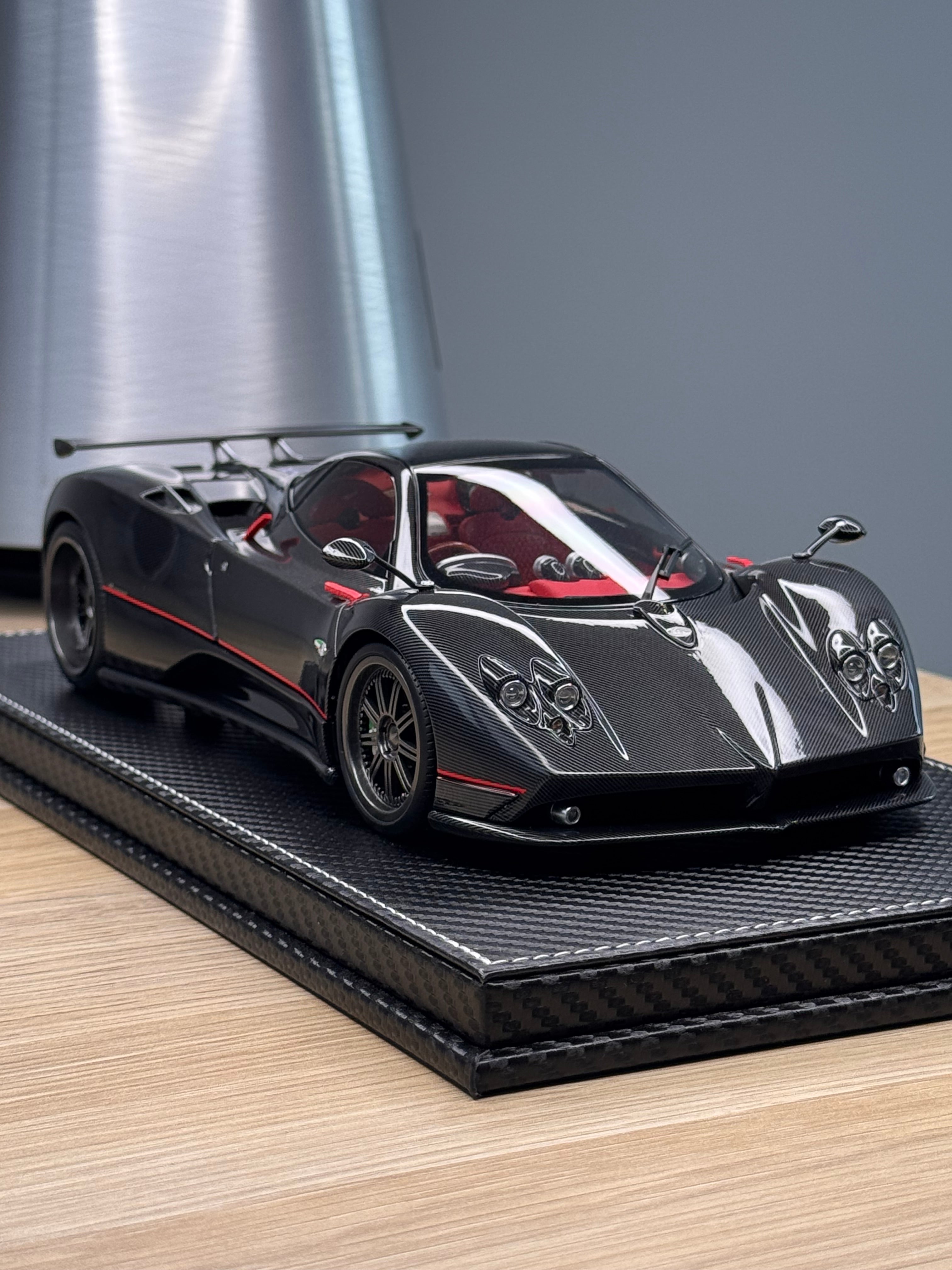 Pagani Zonda F - gloss carbon black OPEN PARTS - 1:18