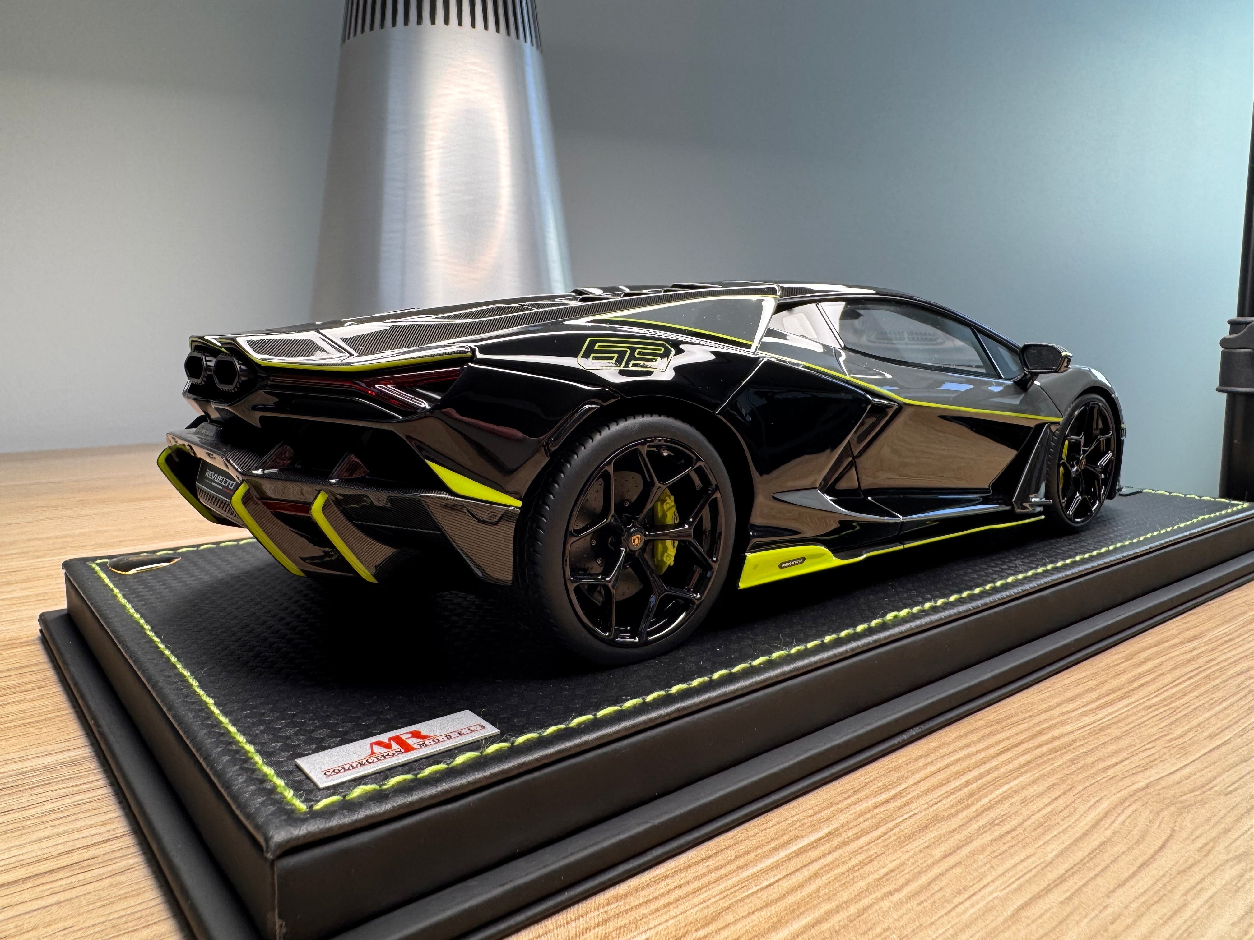 Lamborghini Revuelto - Grigio Telesto with Nero Noctis / Verde Scandal Livery - 1:18