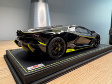 Load image into Gallery viewer, Lamborghini Revuelto - Grigio Telesto with Nero Noctis / Verde Scandal Livery - 1:18
