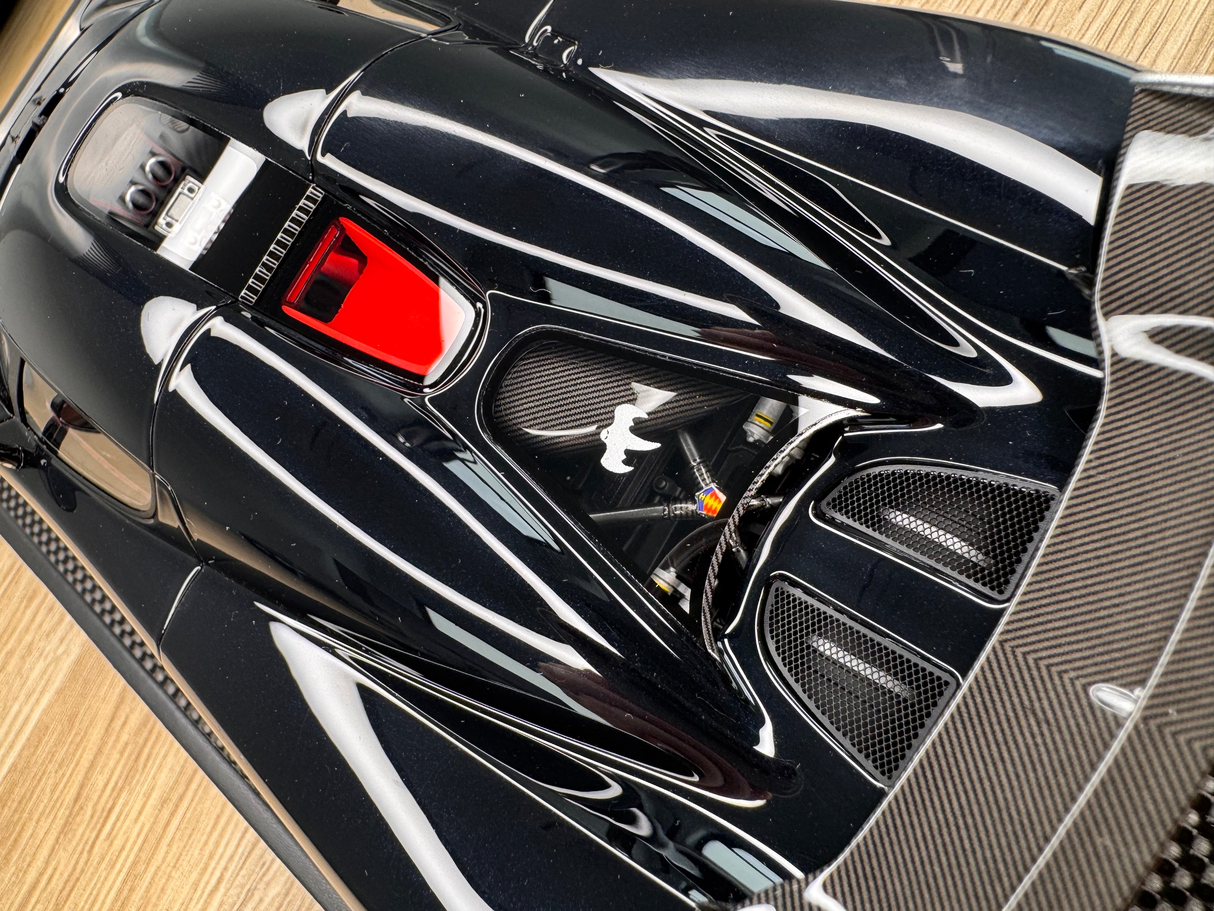 Koenigsegg CCXR - Gloss Black - 1:18