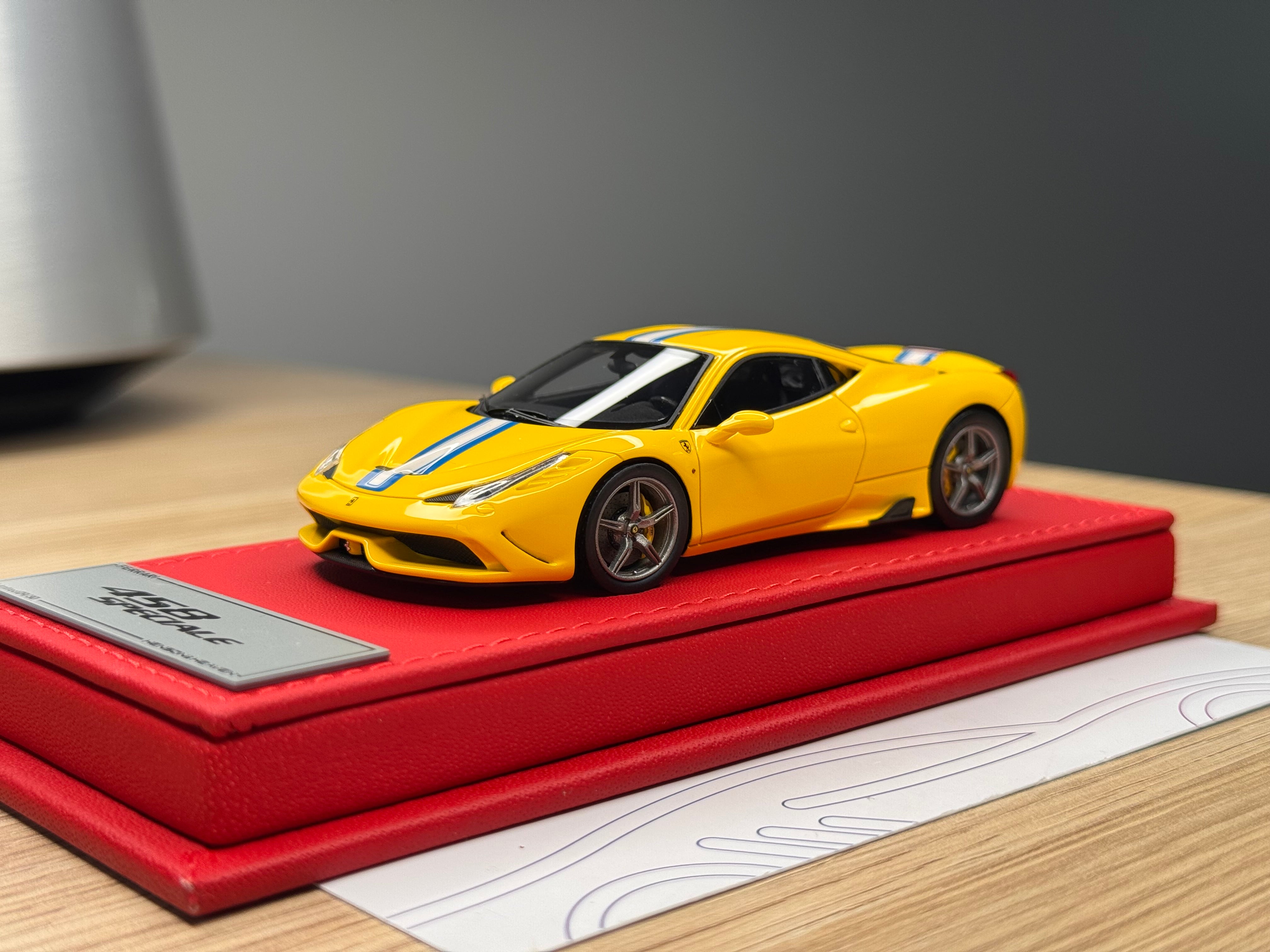 Ferrari 458 Speciale - Giallo Modena - 1:43