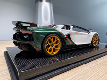 Load image into Gallery viewer, Lamborghini Aventador SVJ - Bianco Aether / Verde Hydra - 1:18
