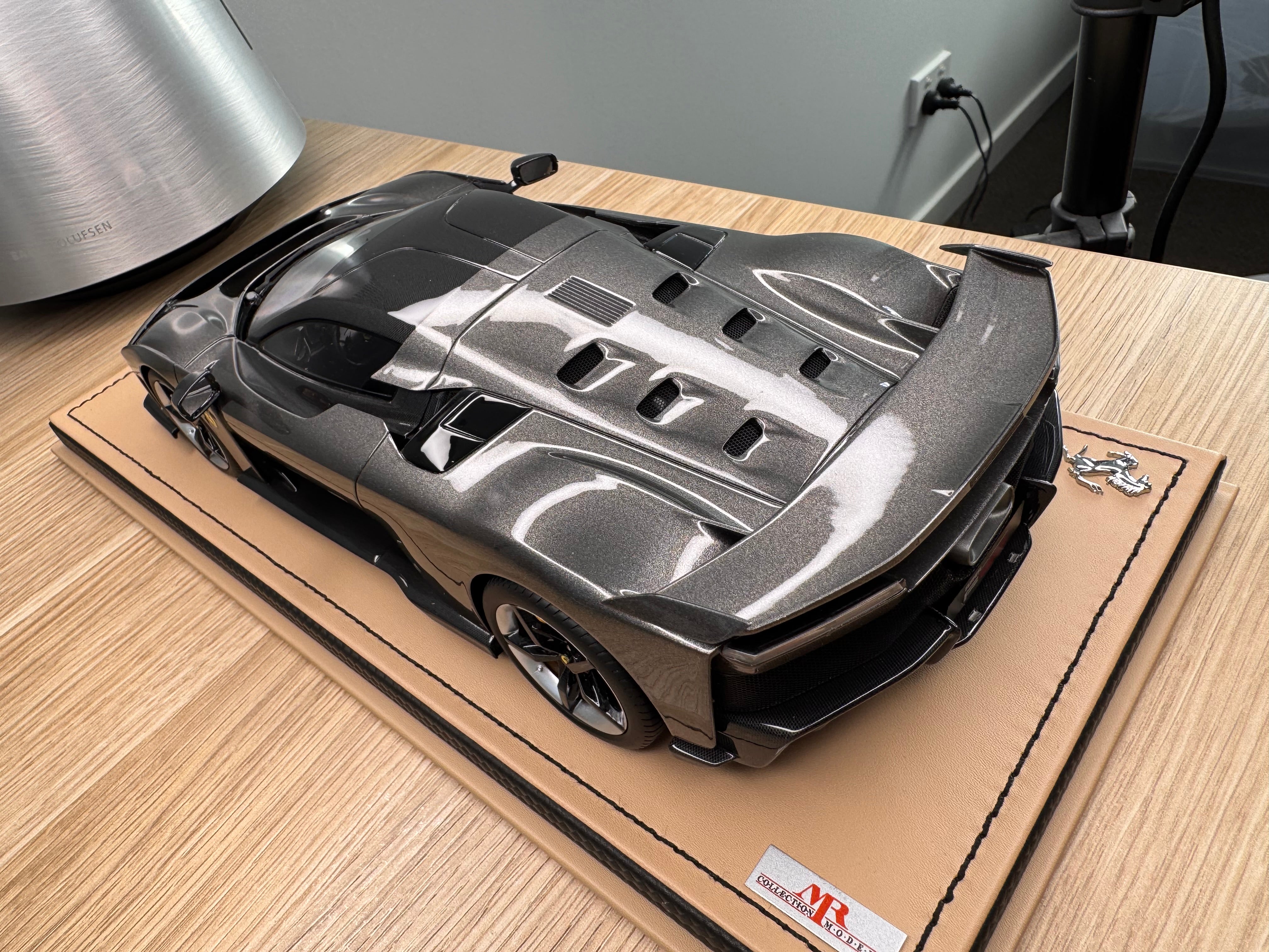 Ferrari F80 - Canna di Fucile LE49 - 1:18
