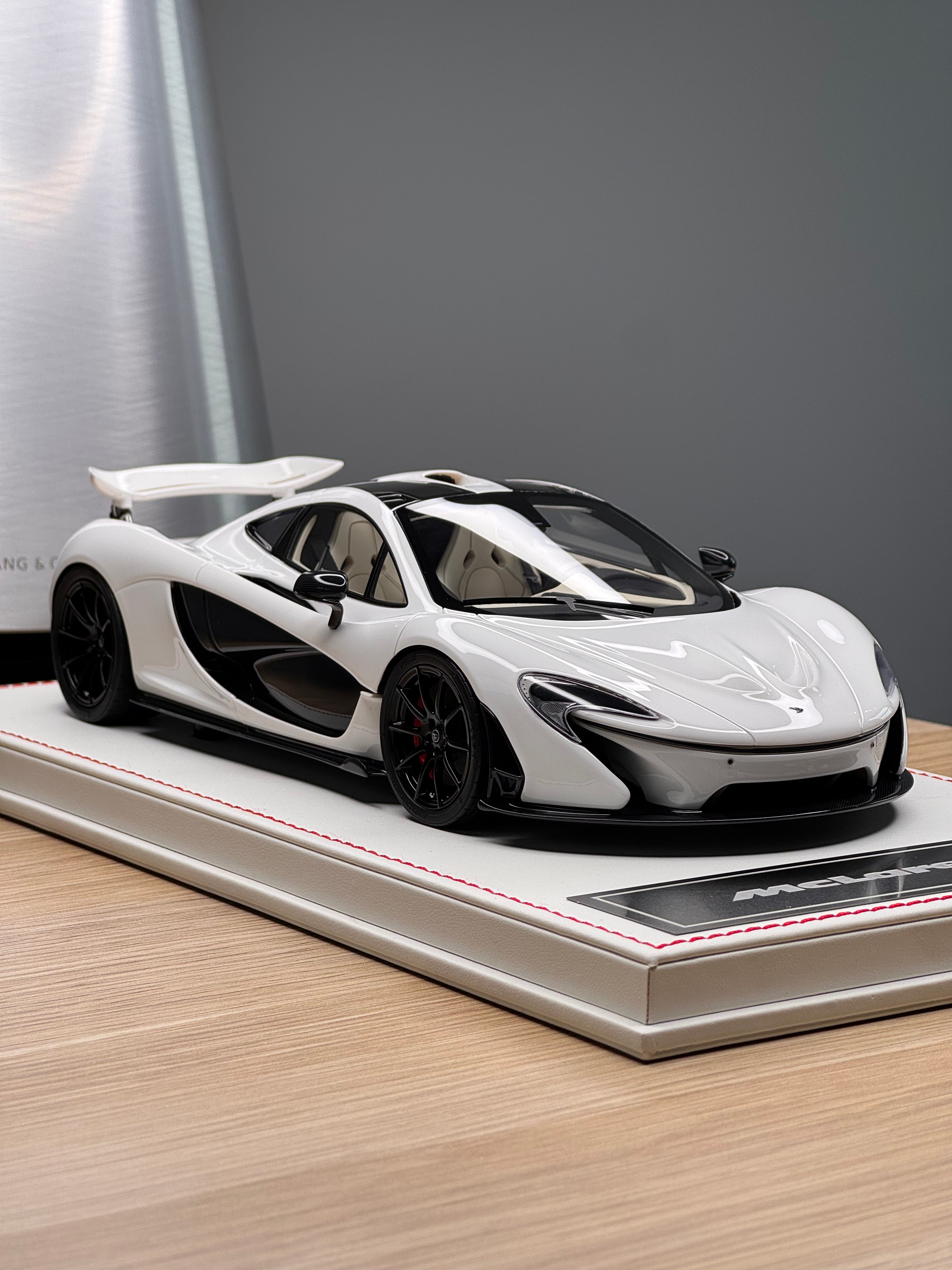 McLaren P1 - Silica White / Black - 1:18