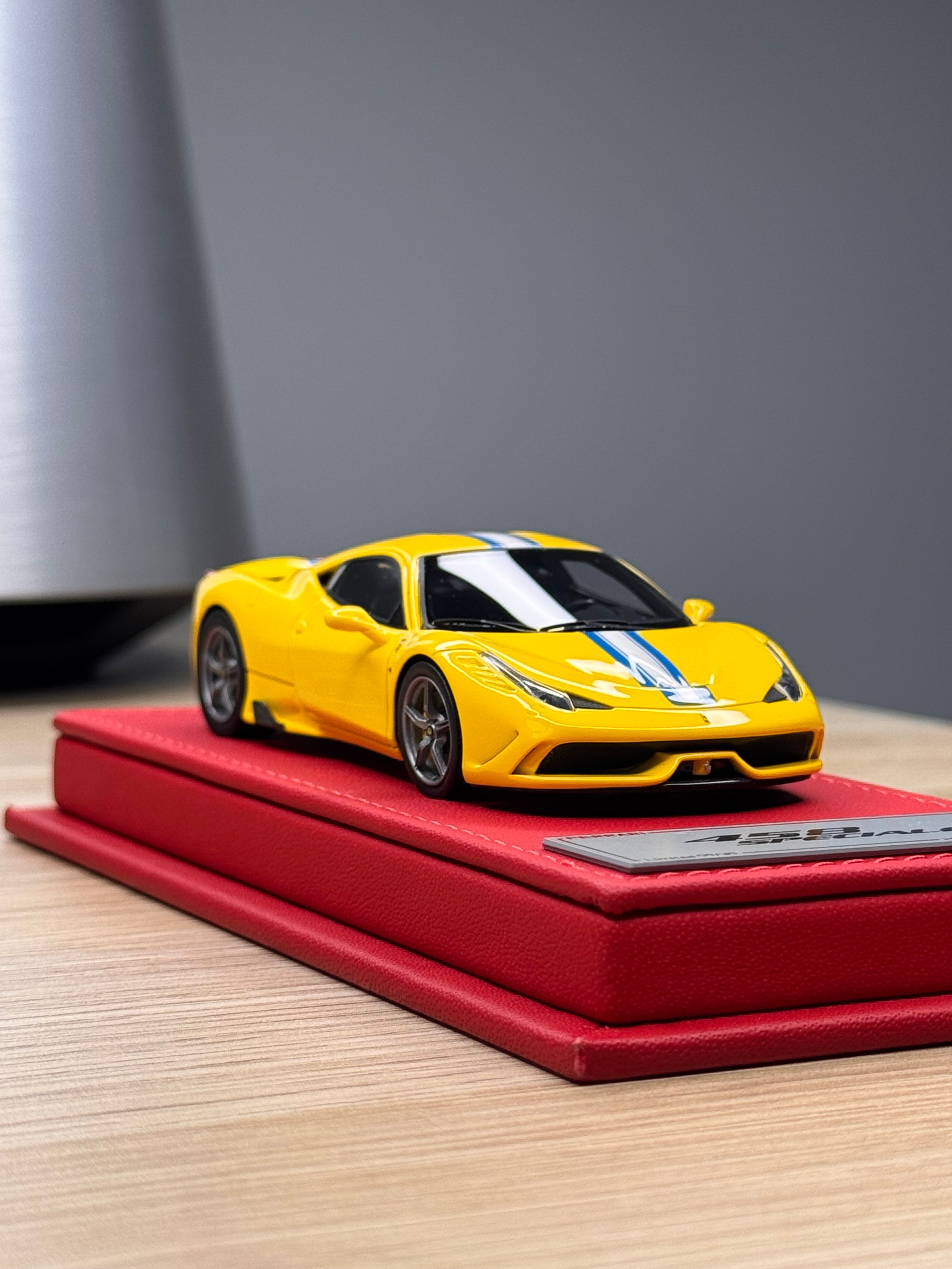 Ferrari 458 Speciale - Giallo Modena - 1:43