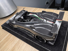 Load image into Gallery viewer, Pagani Zonda Cinque Roadster - Black / Carbon - 1:18
