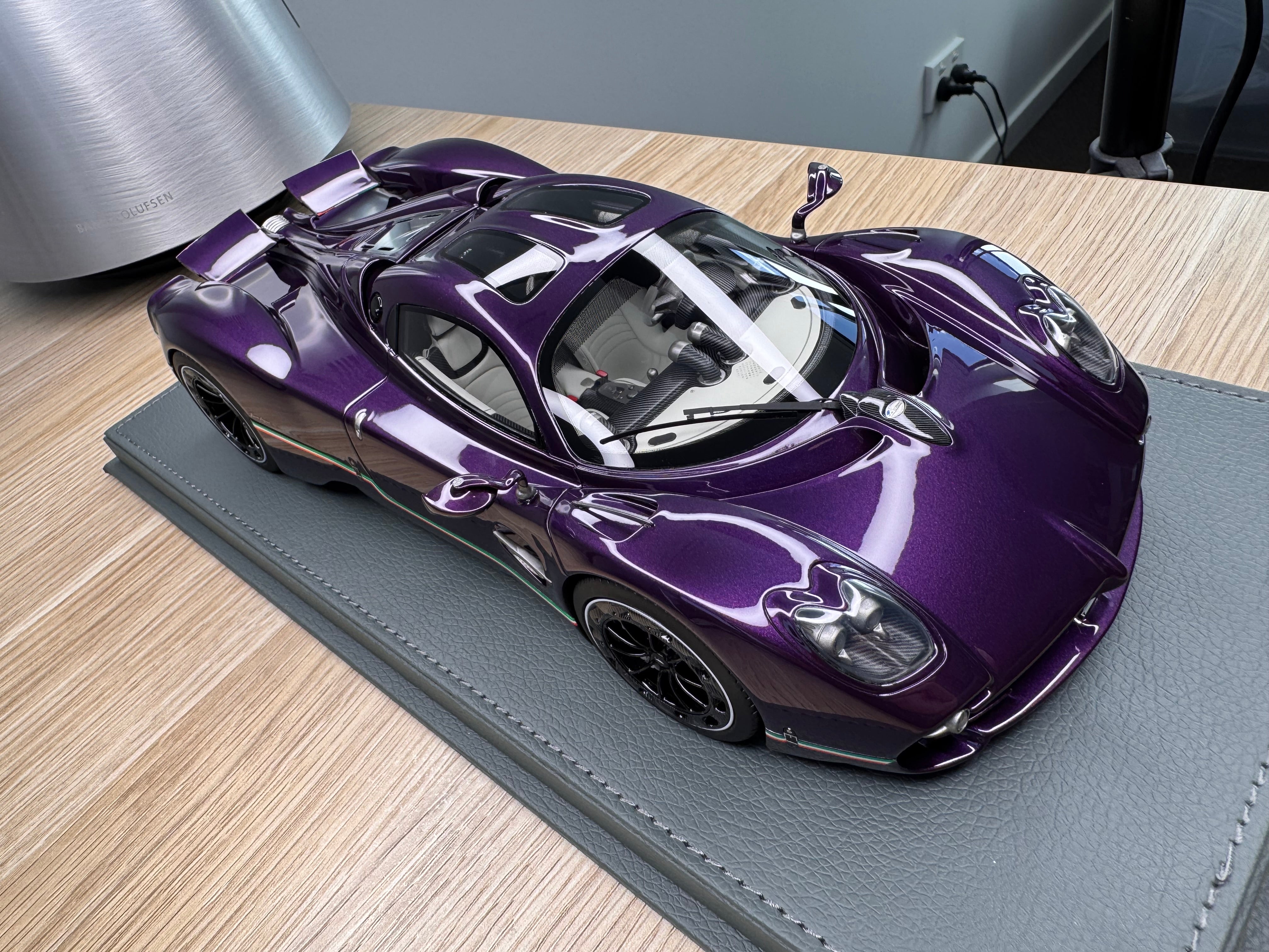 Pagani Utopia - Viola Hong Kong new version - 1:18