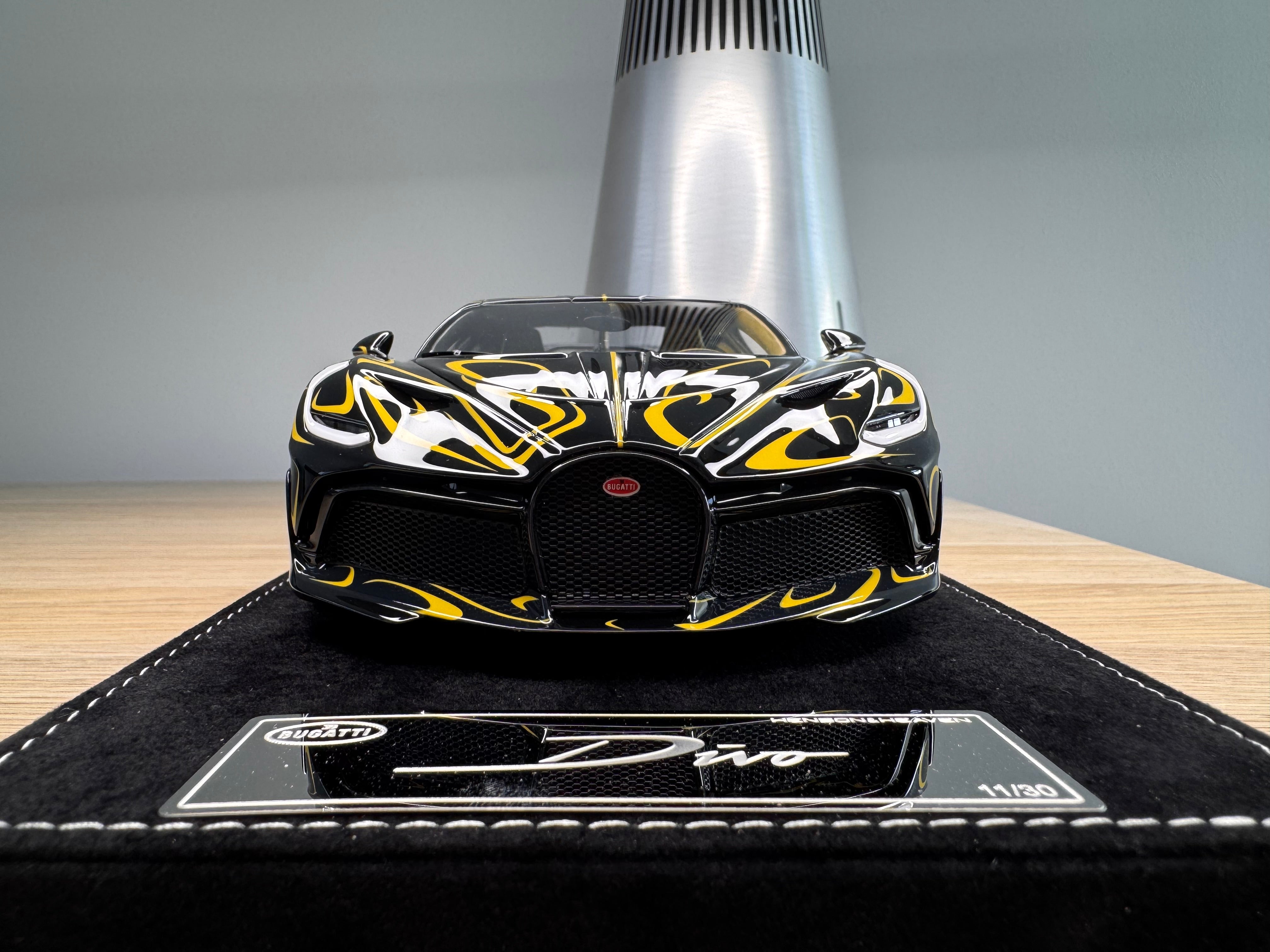 Bugatti Divo - Black with Gold Stripes - 1:18