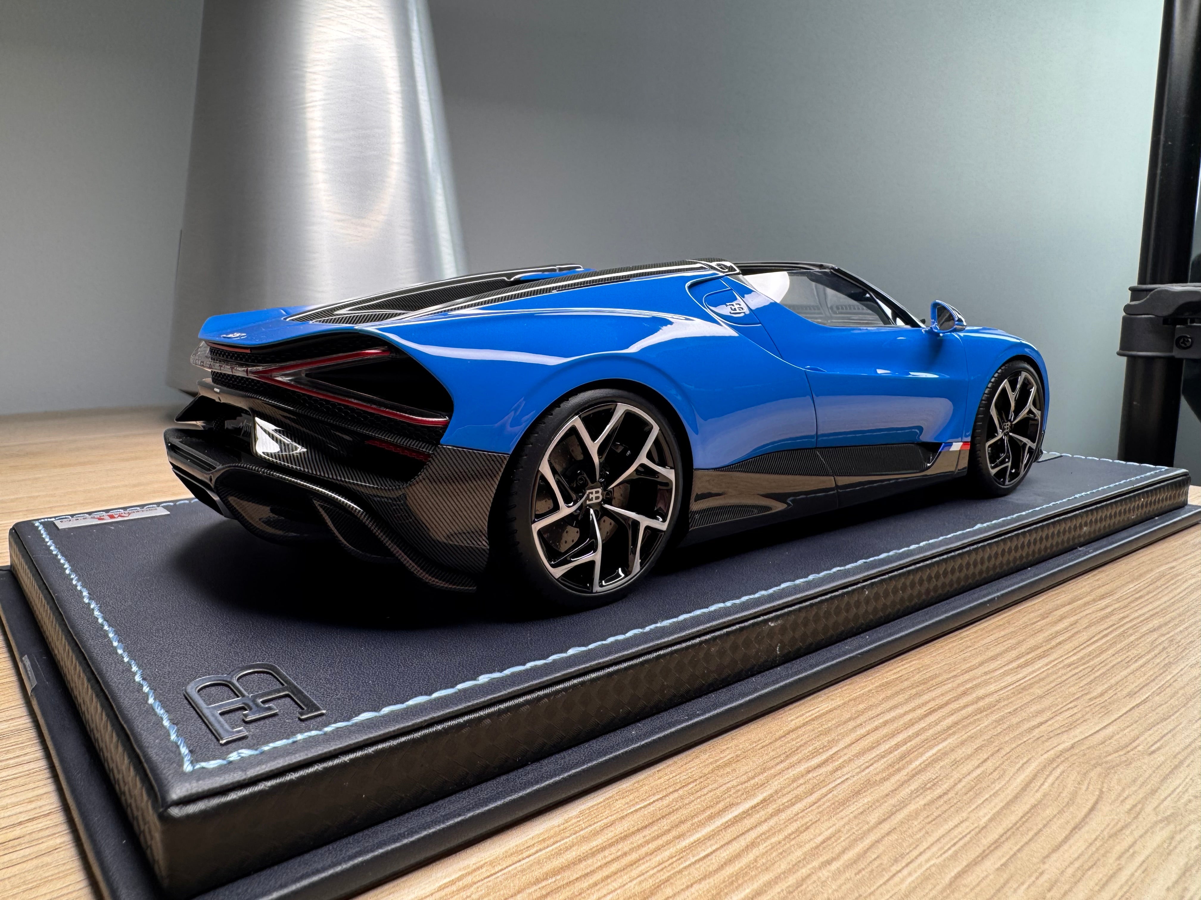 Bugatti Mistral - blue - 1:18