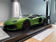 Load image into Gallery viewer, Lamborghini Aventador SVJ - Matte Green Pearl - 1:18
