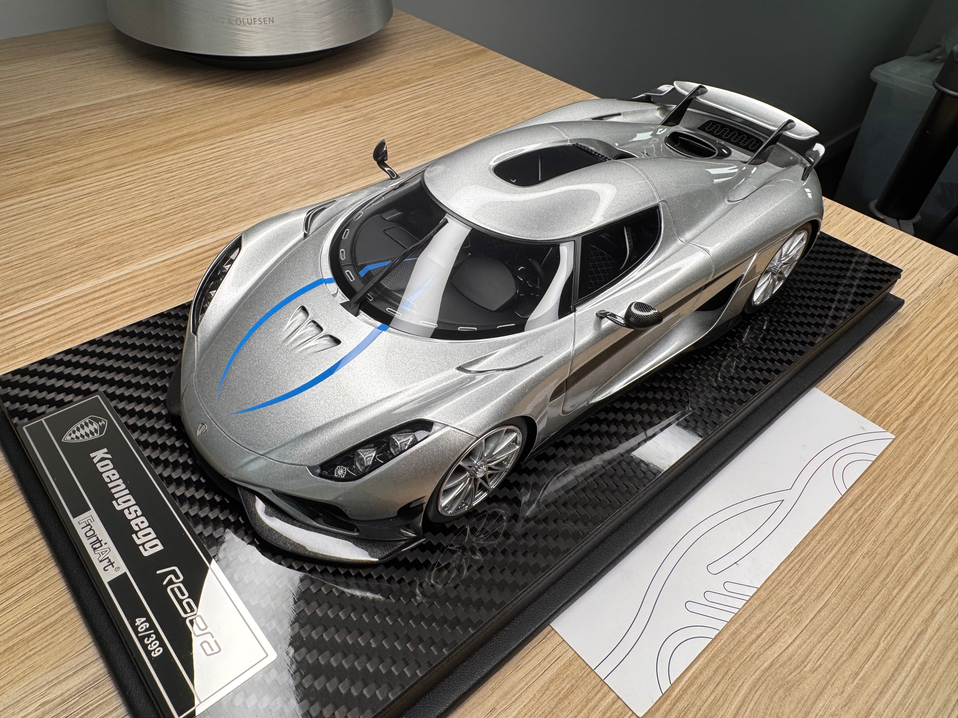Koenigsegg Regera - Moon Silver with silver wheels - 1:18