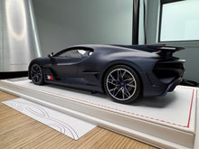 Load image into Gallery viewer, Bugatti Divo - blue carbon (matte) - 1:18
