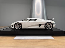 Load image into Gallery viewer, Koenigsegg CCXR - Pearl White - 1:18
