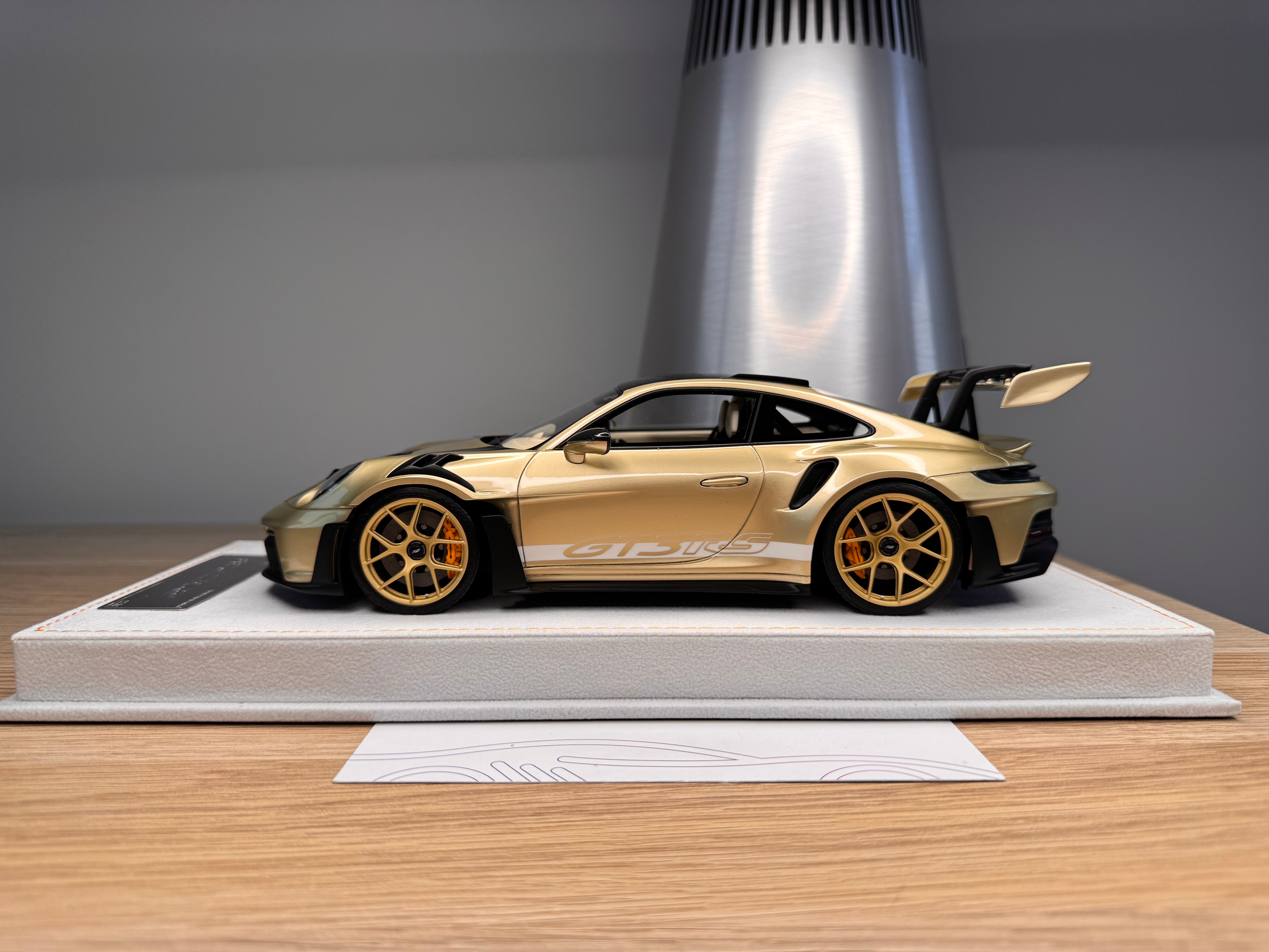 Porsche 911 992 GT3RS - Champagne Gold - 1:18