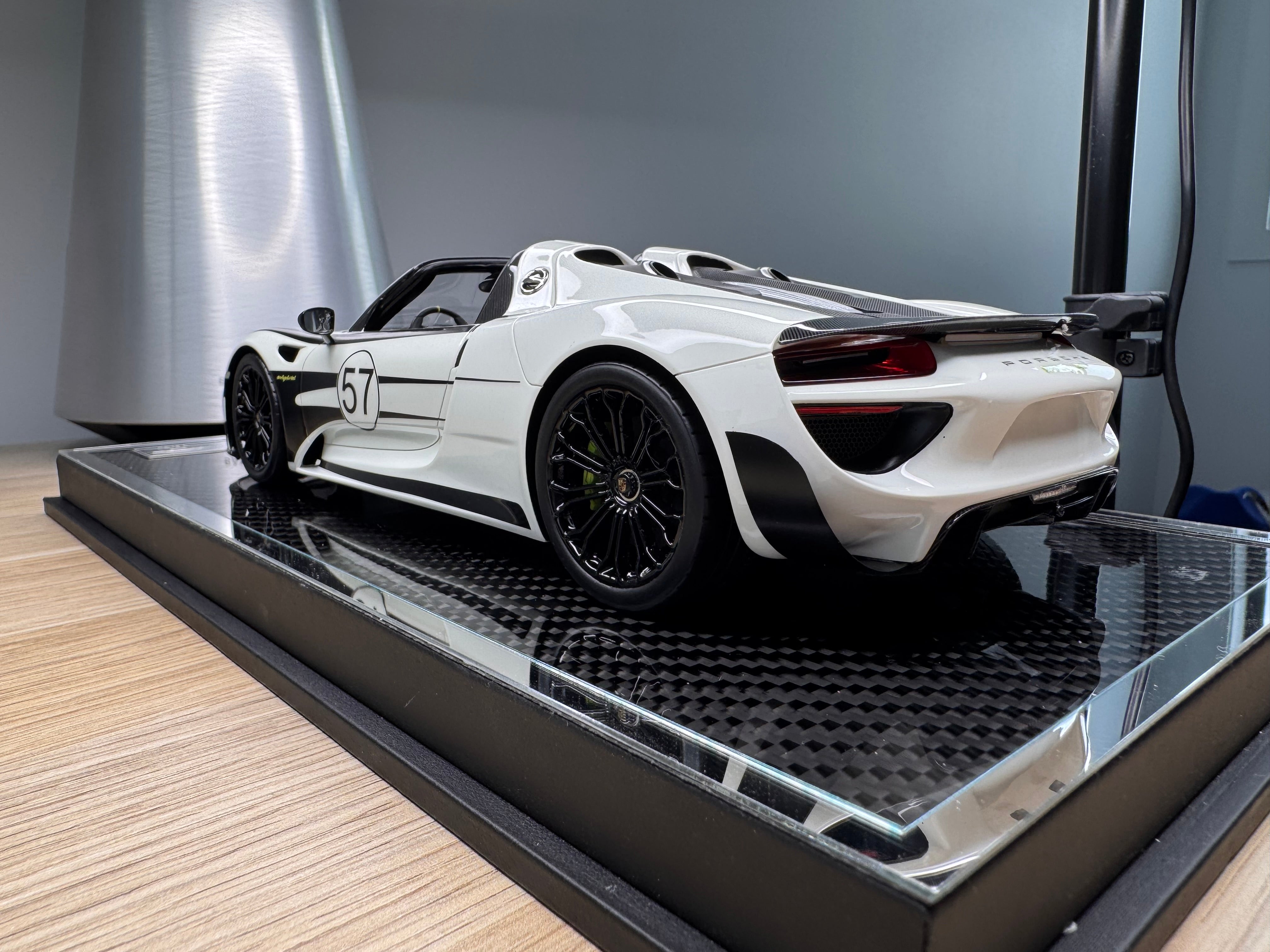 Porsche 918 Spyder - Luminous Green number 57 - 1:18