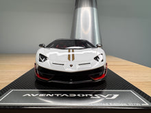 Load image into Gallery viewer, Lamborghini Aventador SVJ - Pearl White / Rosso Khonsu - 1:18
