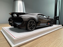 Load image into Gallery viewer, Bugatti Divo - titanium silver / Blancpain (matte) - 1:18
