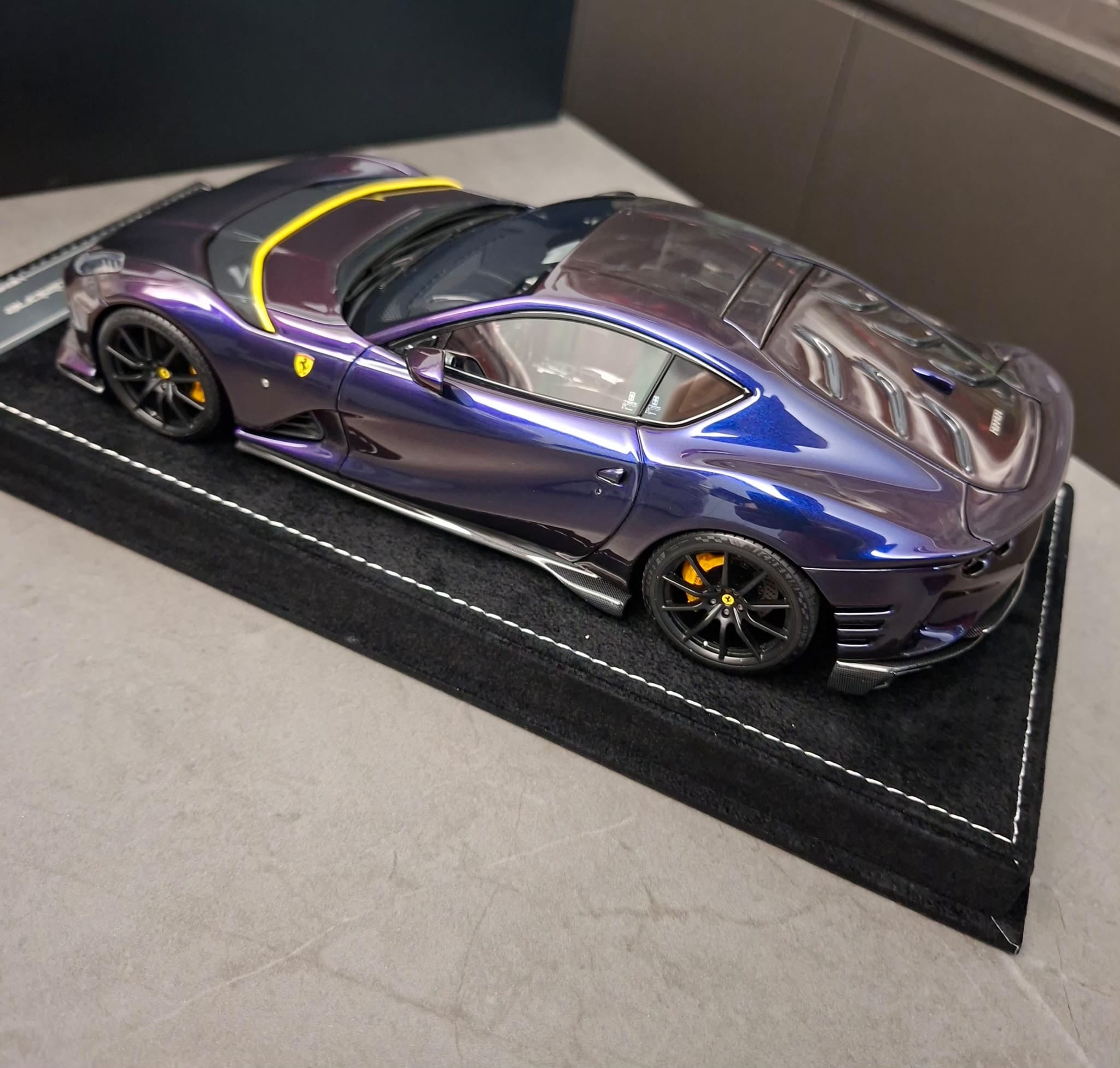Ferrari 812 Competizione - Azzurro Iridescento - 1:18
