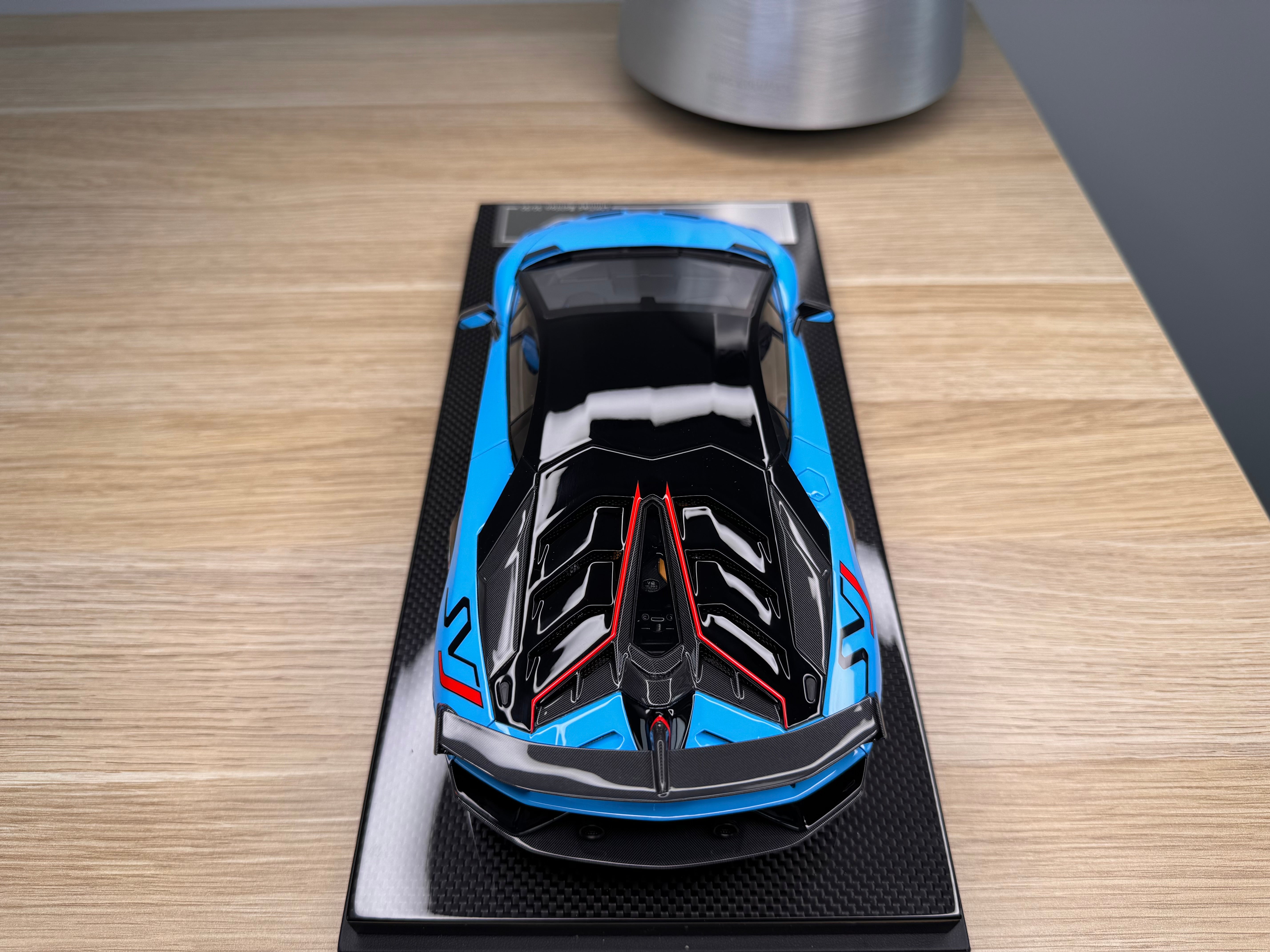 Lamborghini Aventador SVJ - Azzurro Flake / Red Stripe - 1:18
