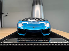 Load image into Gallery viewer, Lamborghini Aventador LP700-4 Roadster - Artemis Green - 1:18
