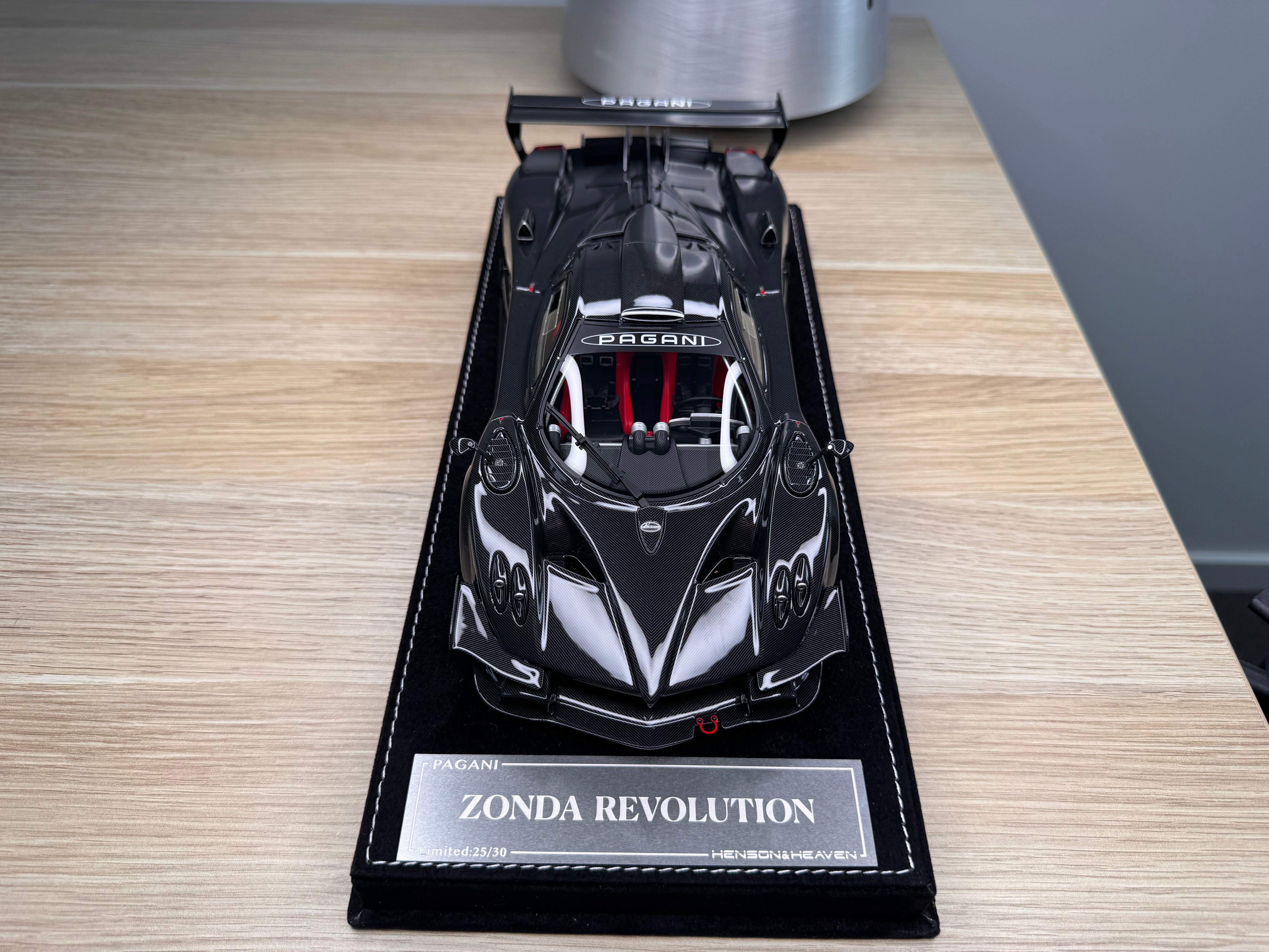 Pagani Zonda Revolution - Liquid - 1:18