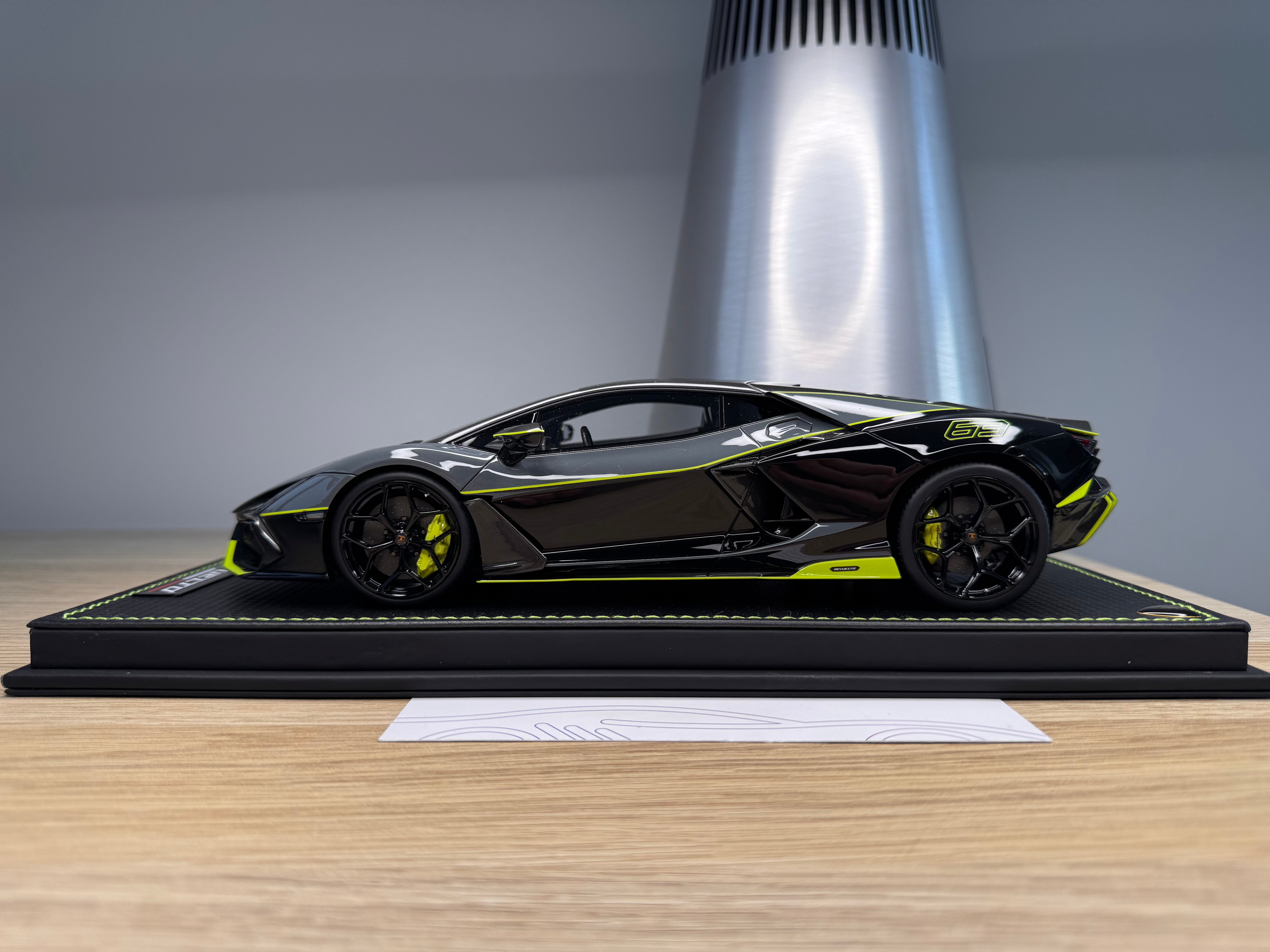 Lamborghini Revuelto - Grigio Telesto with Nero Noctis / Verde Scandal Livery - 1:18