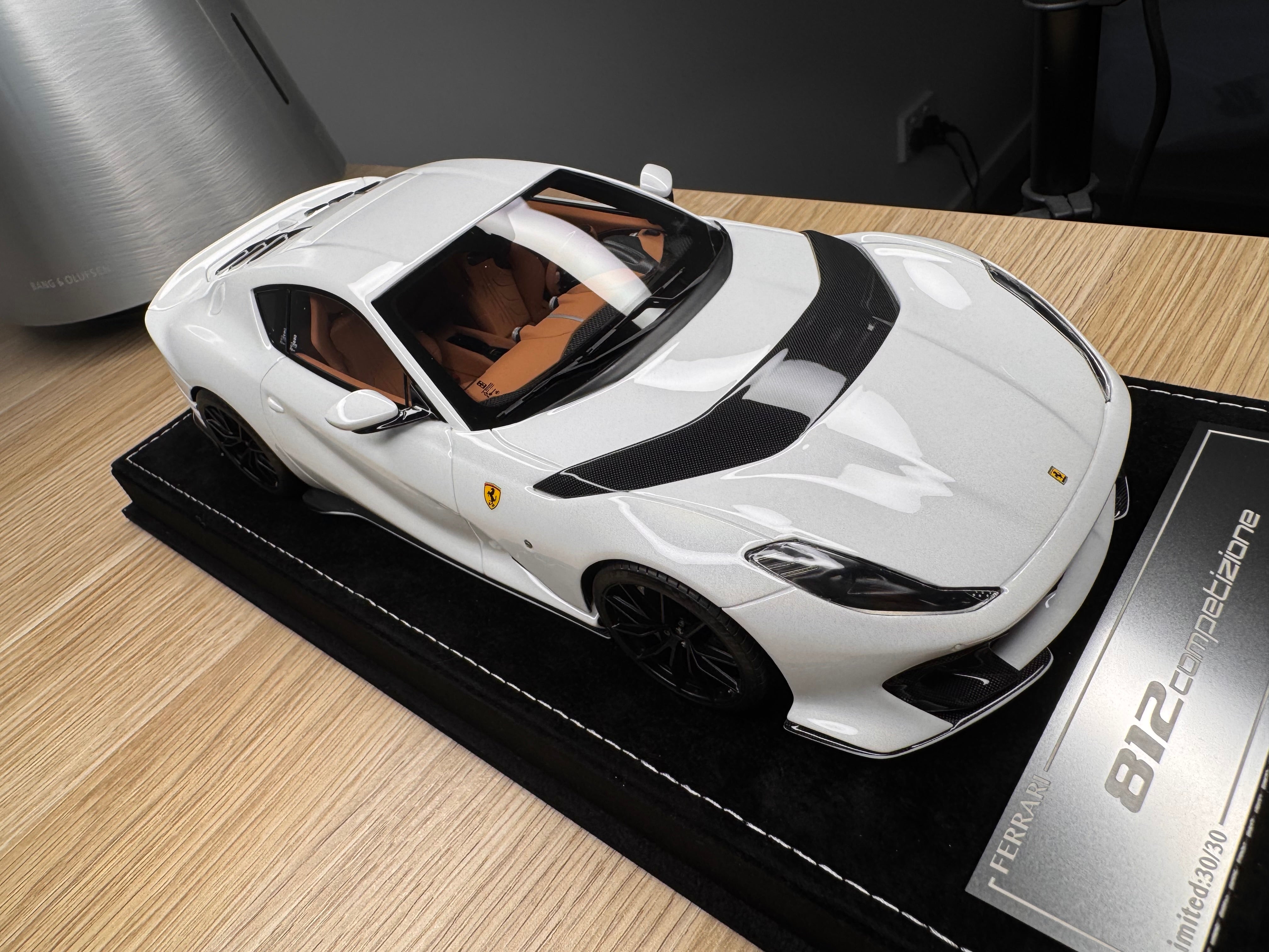 Ferrari 812 Competizione - Arcobaleno Lucido - 1:18