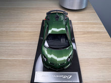 Load image into Gallery viewer, Lamborghini Aventador SVJ - Verde Ermes - 1:18
