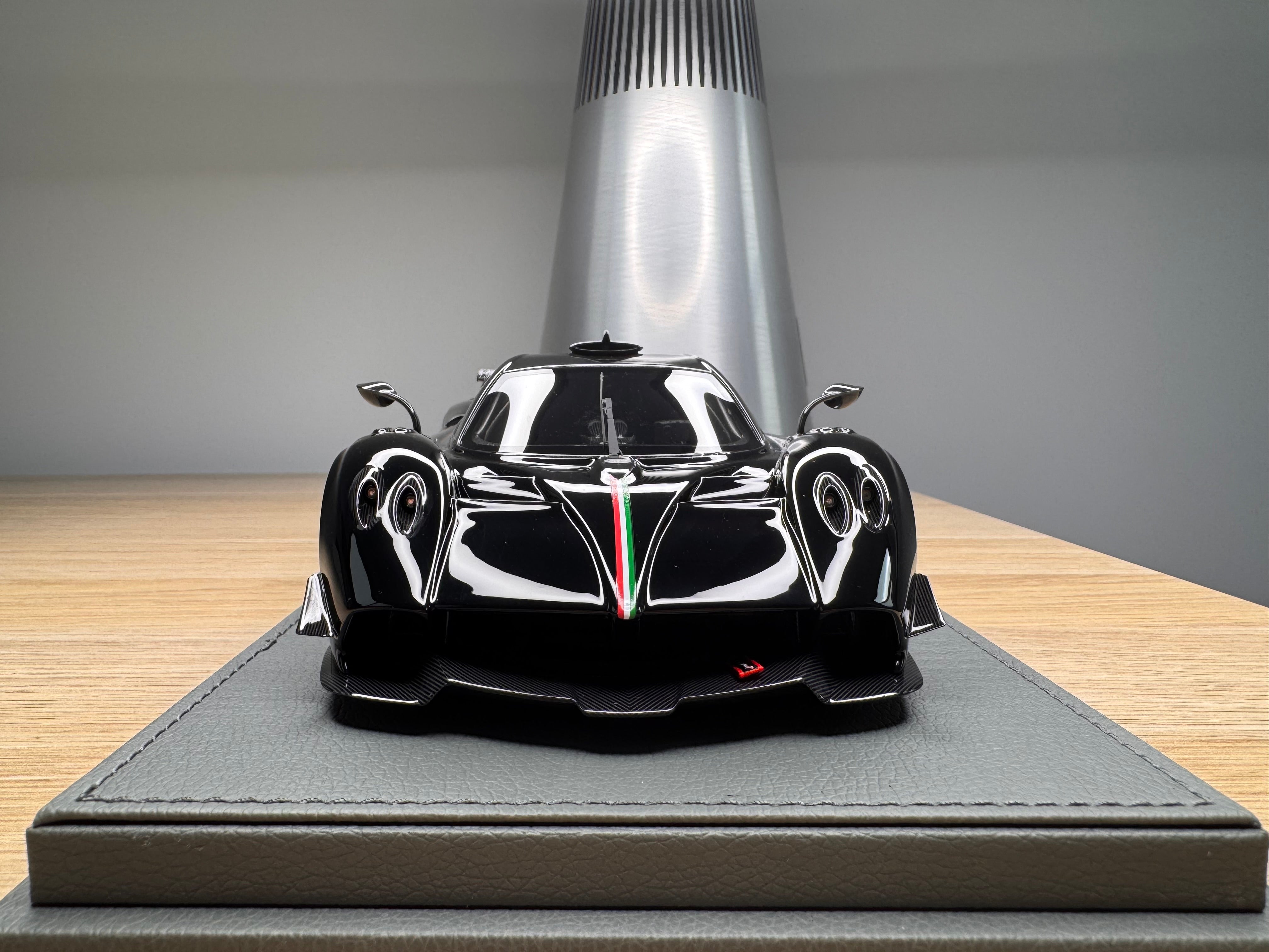 Pagani Huayra R - Gloss Black - 1:18