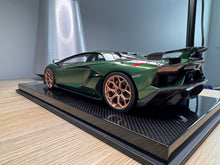 Load image into Gallery viewer, Lamborghini Aventador SVJ - Verde Ermes - 1:18
